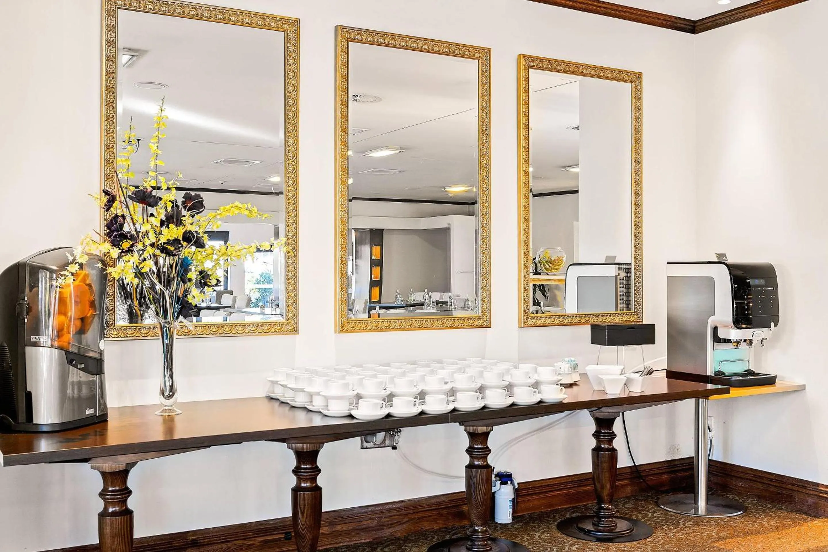 Breakfast in Hotel Elms Christchurch, an Ascend Collection Hotel