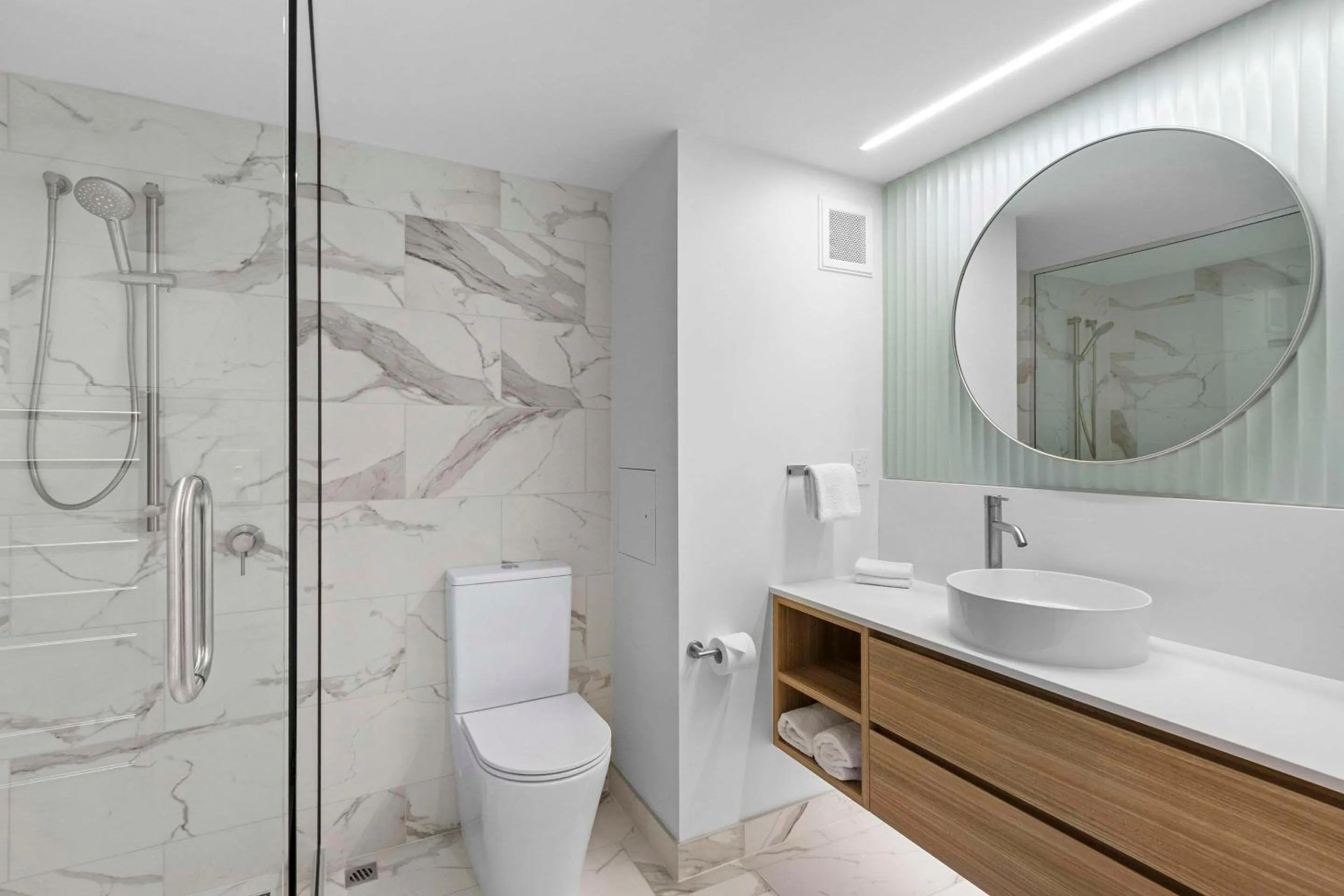 Bedroom, Bathroom in Quality Hotel Elms