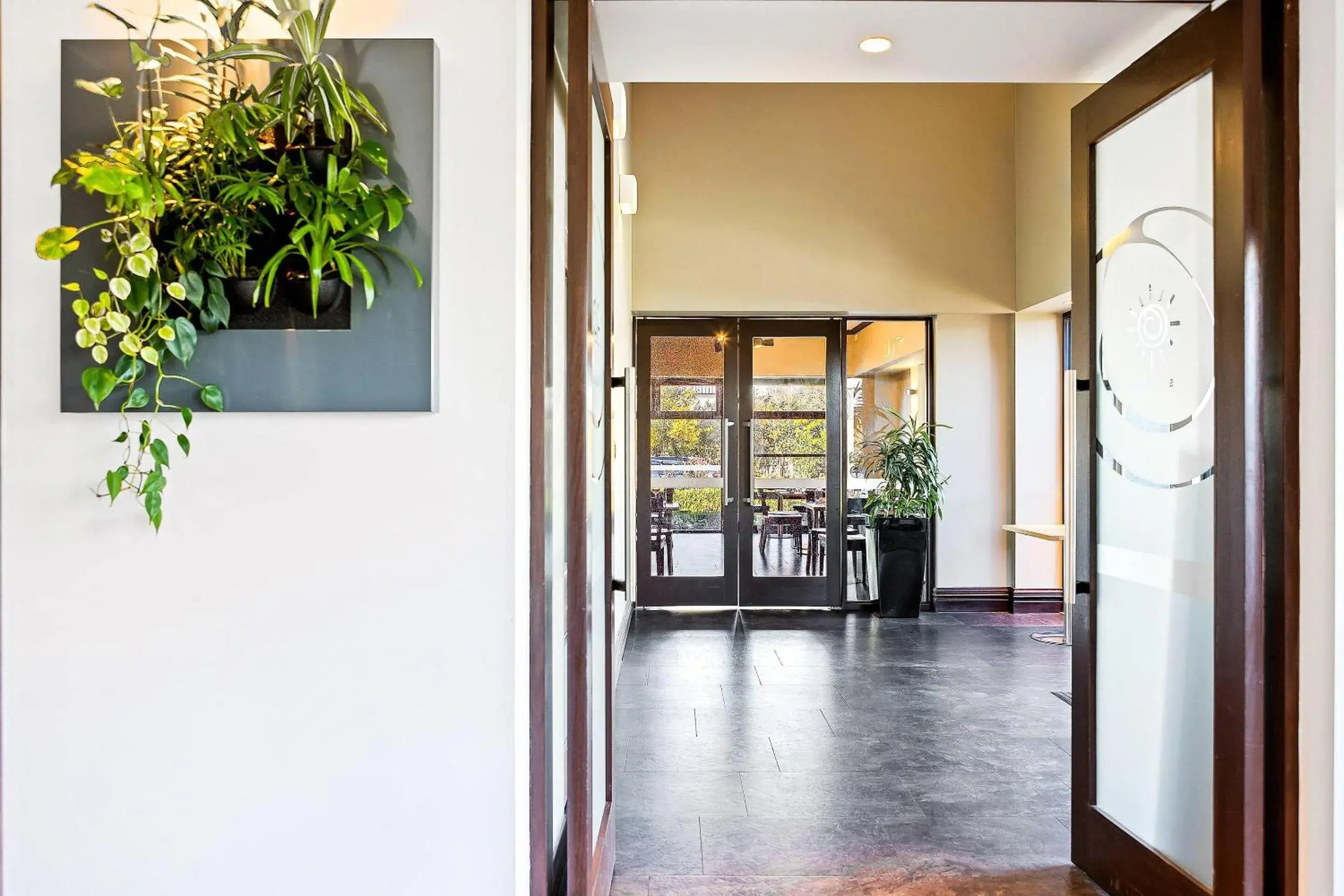 Restaurant/places to eat in Hotel Elms Christchurch, an Ascend Collection Hotel Restaurant/places to eat in Hotel Elms Christchurch, an Ascend Collection Hotel