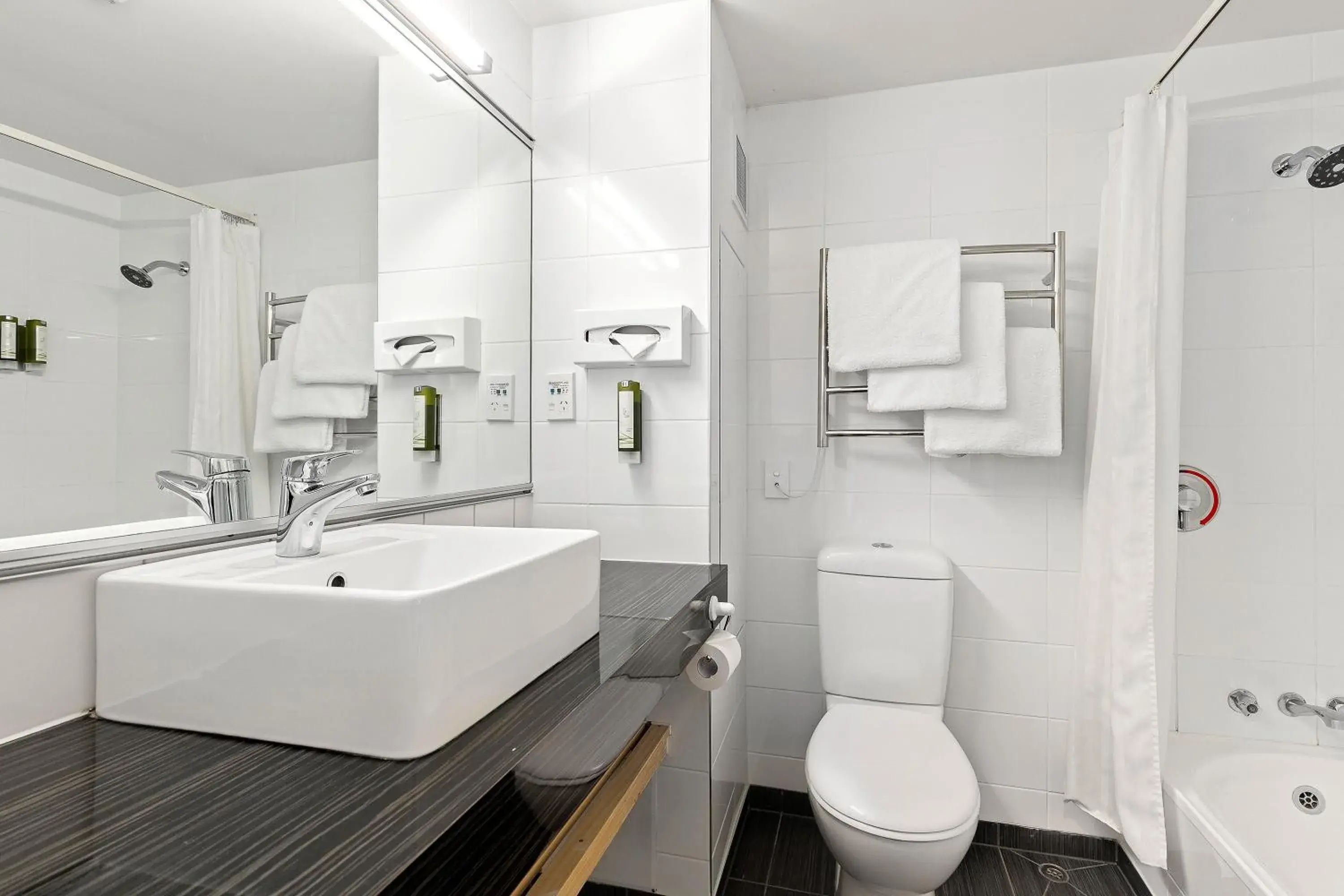 Toilet, Bathroom in Quality Hotel Elms