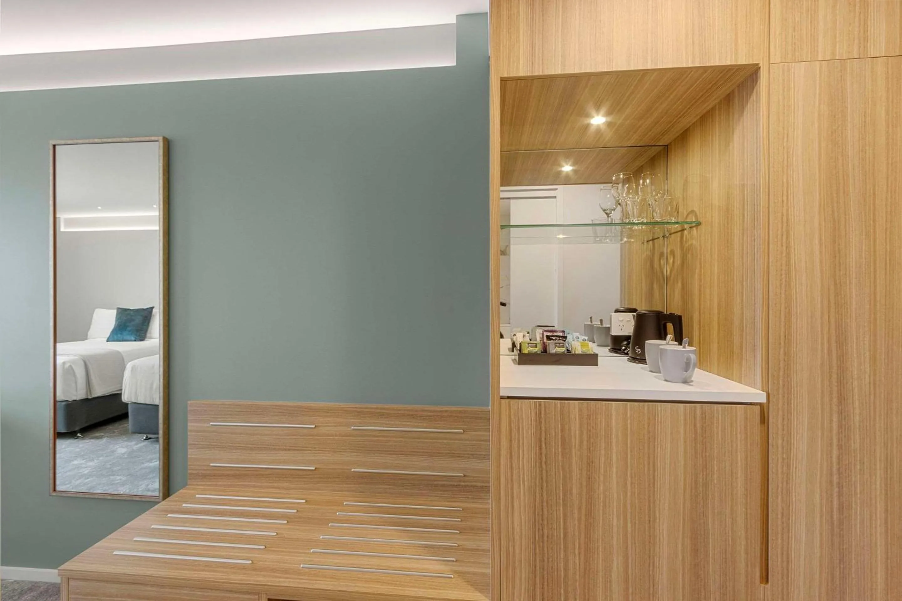 Bedroom, Kitchen/Kitchenette in Quality Hotel Elms