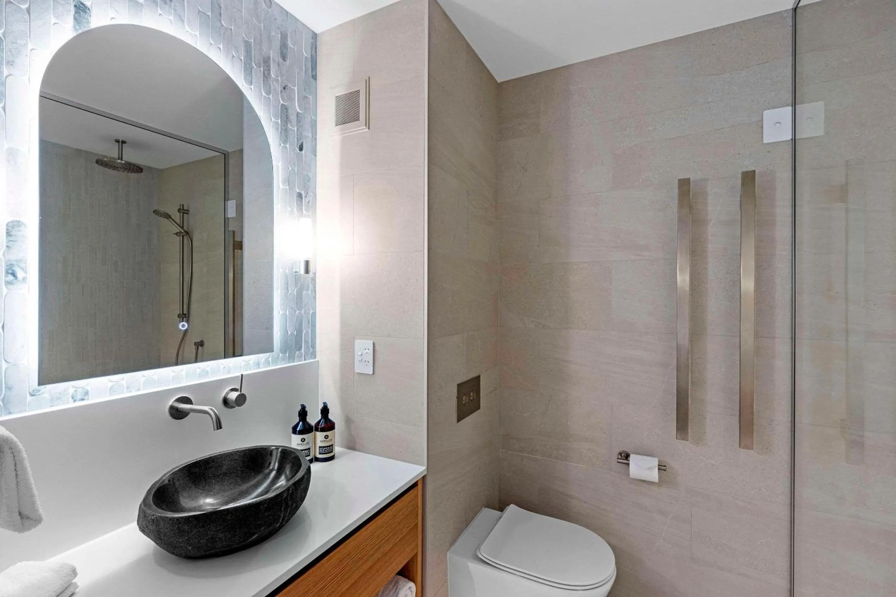 Bedroom, Bathroom in Quality Hotel Elms