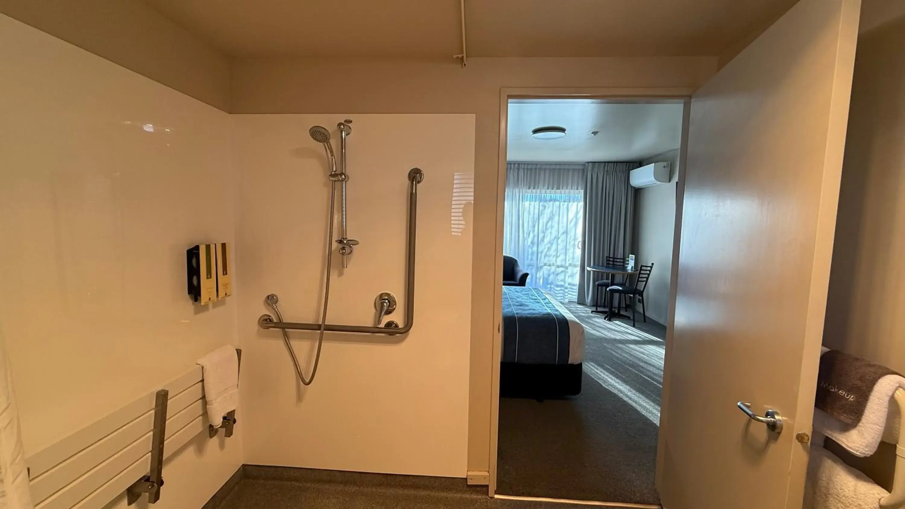 Standard Queen Suite - Accessible/Non-Smoking in The Suites Ashburton Standard Queen Suite - Accessible/Non-Smoking in The Suites Ashburton