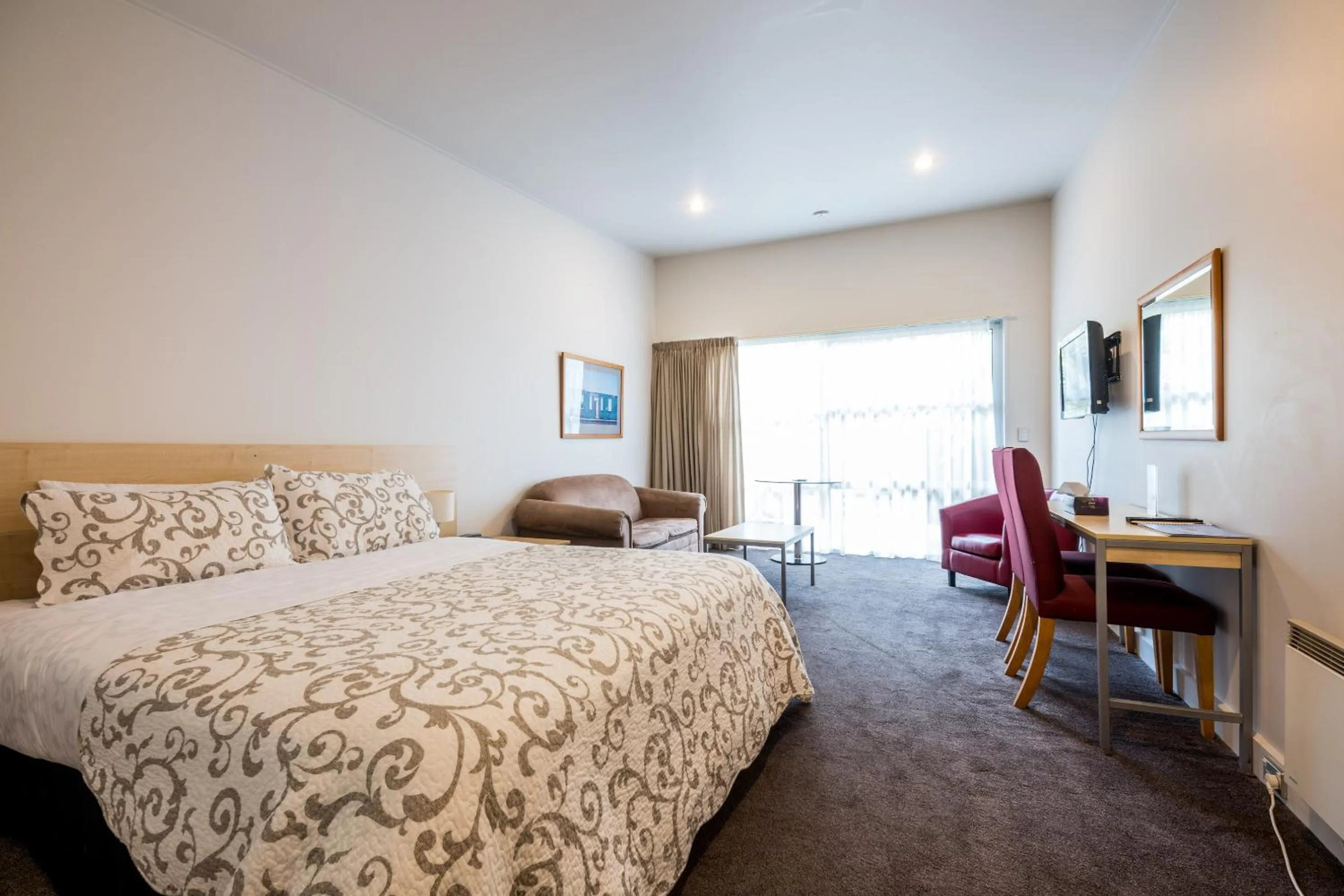 Bed in The Westhaven Motel