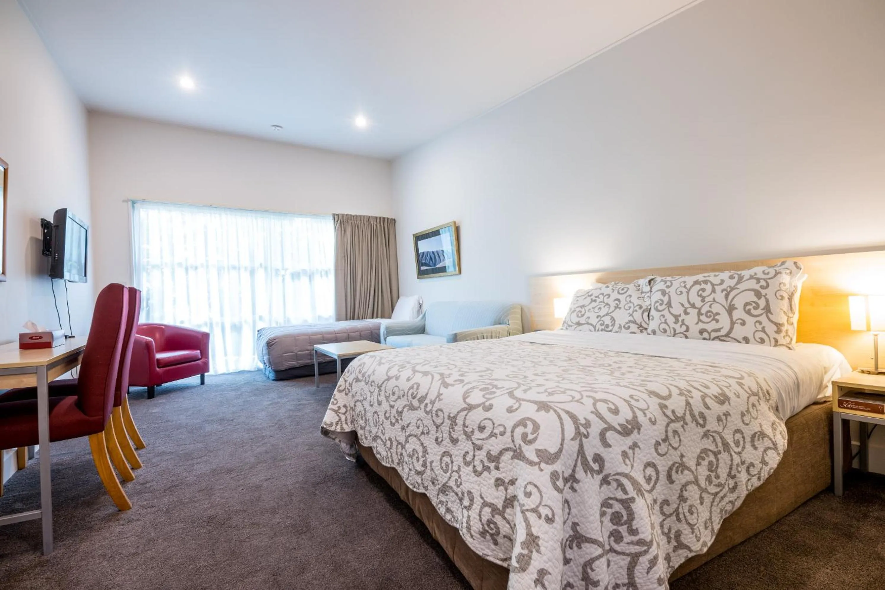 Bed in The Westhaven Motel