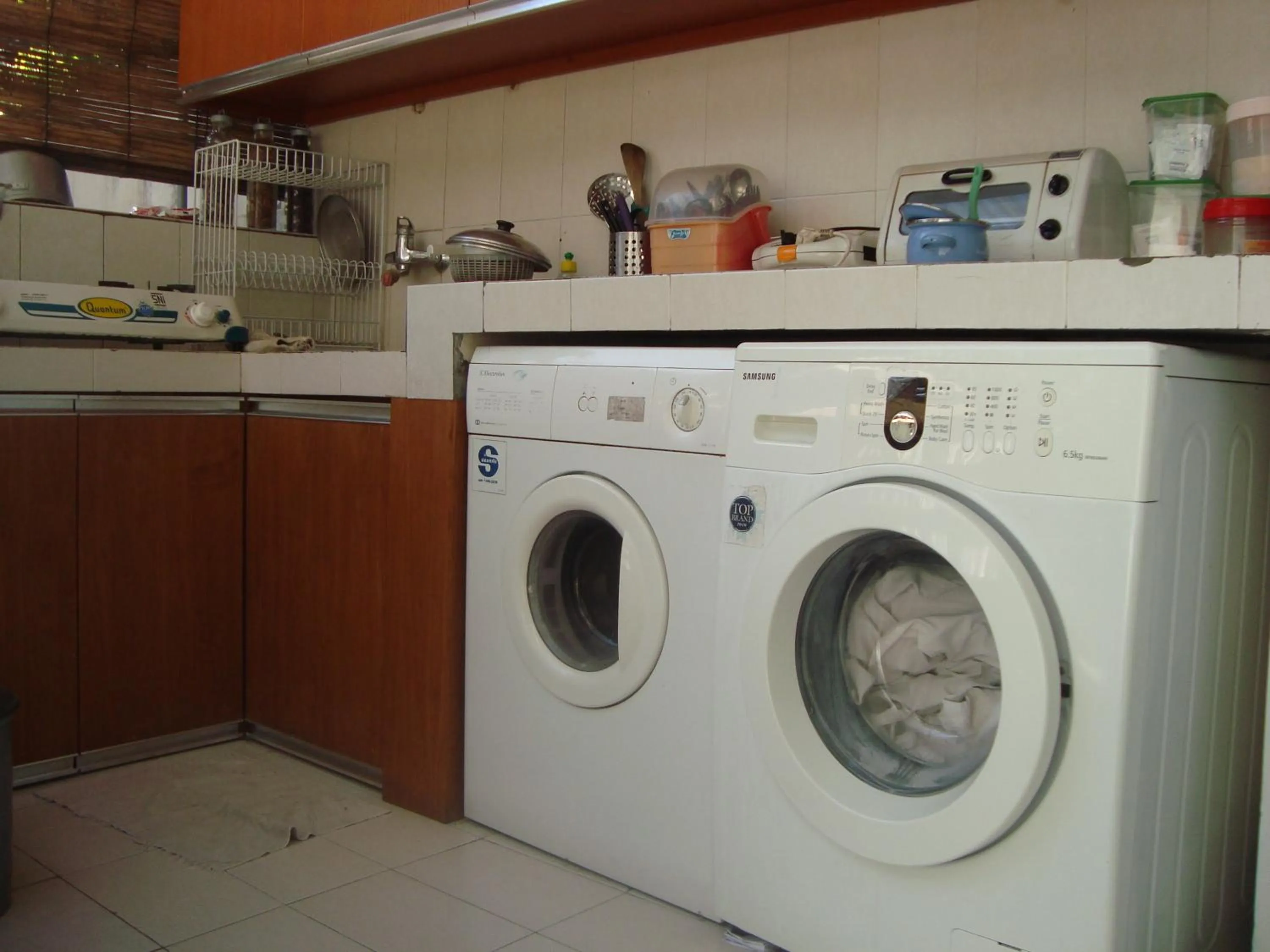 Communal kitchen in Sunhouse Guesthouse