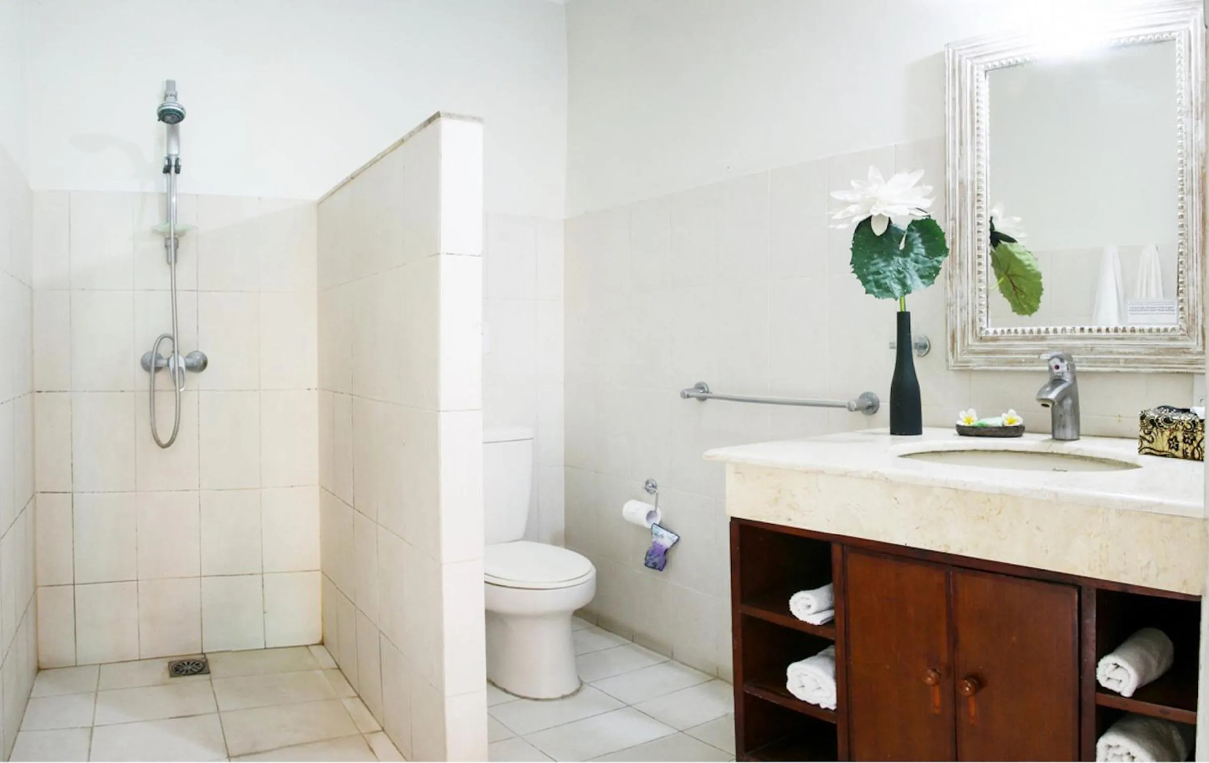 Bathroom in Sunhouse Guesthouse