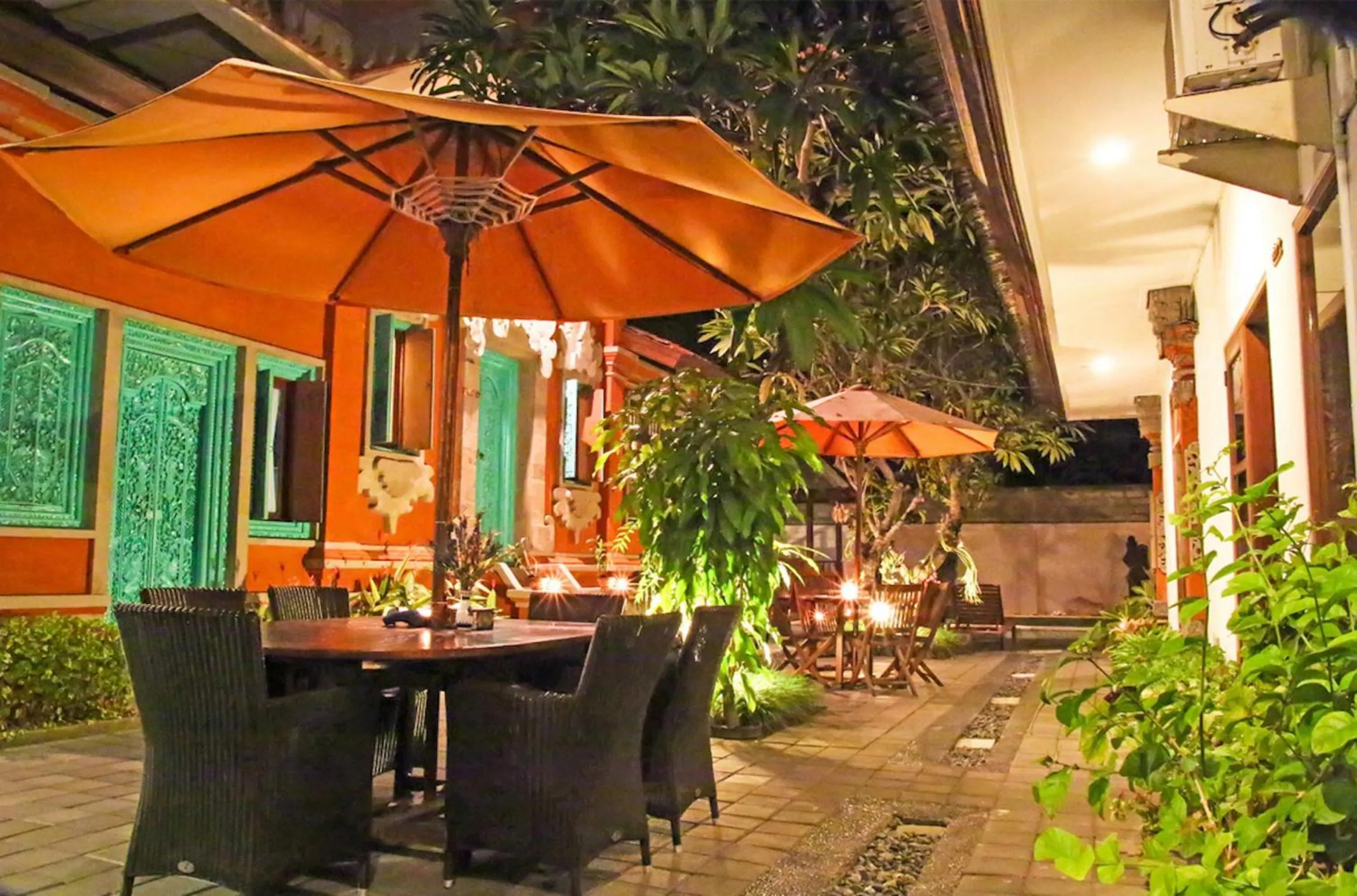 Communal lounge/ TV room in Sunhouse Guesthouse