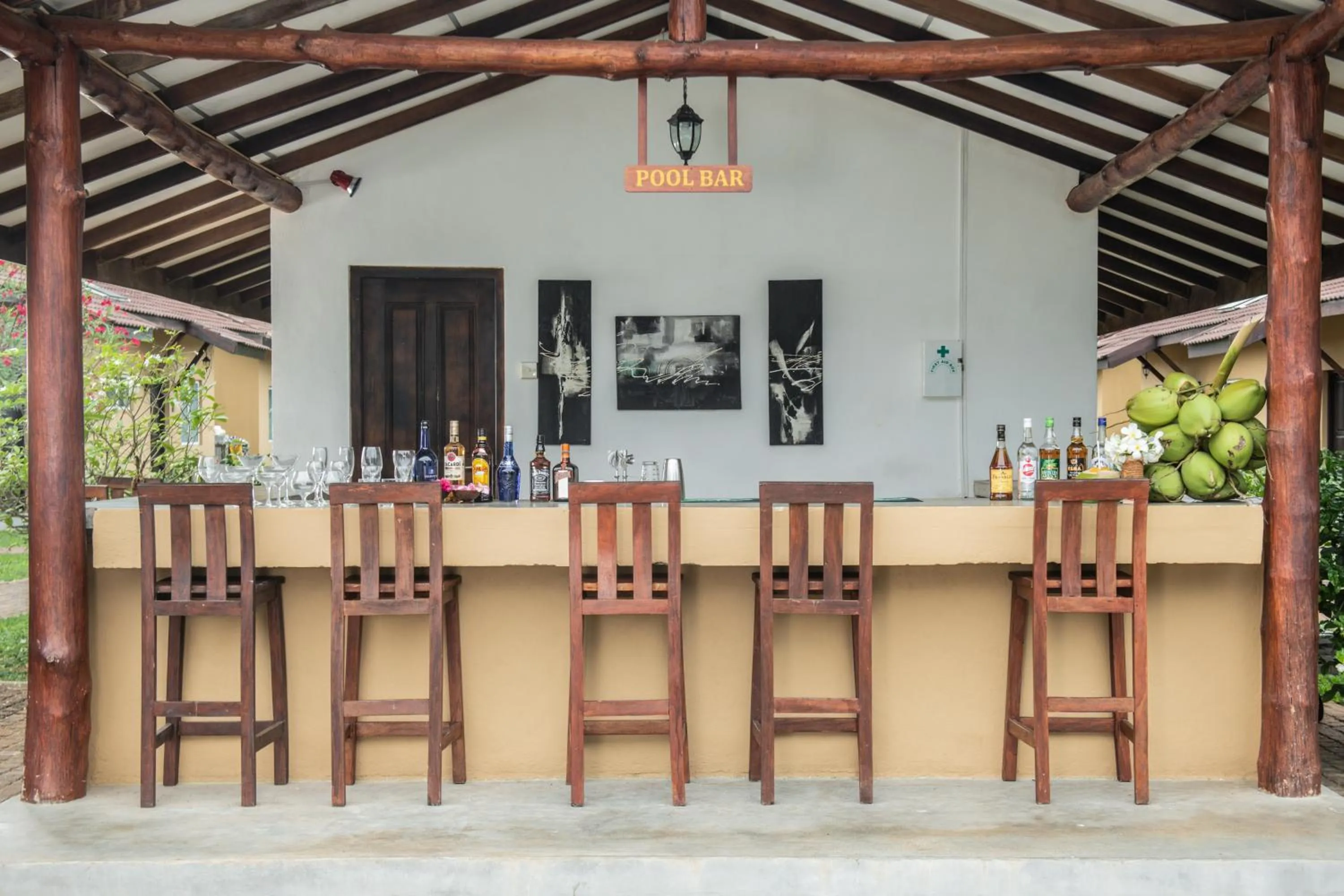 Lounge or bar in Amethyst Resort Passikudah