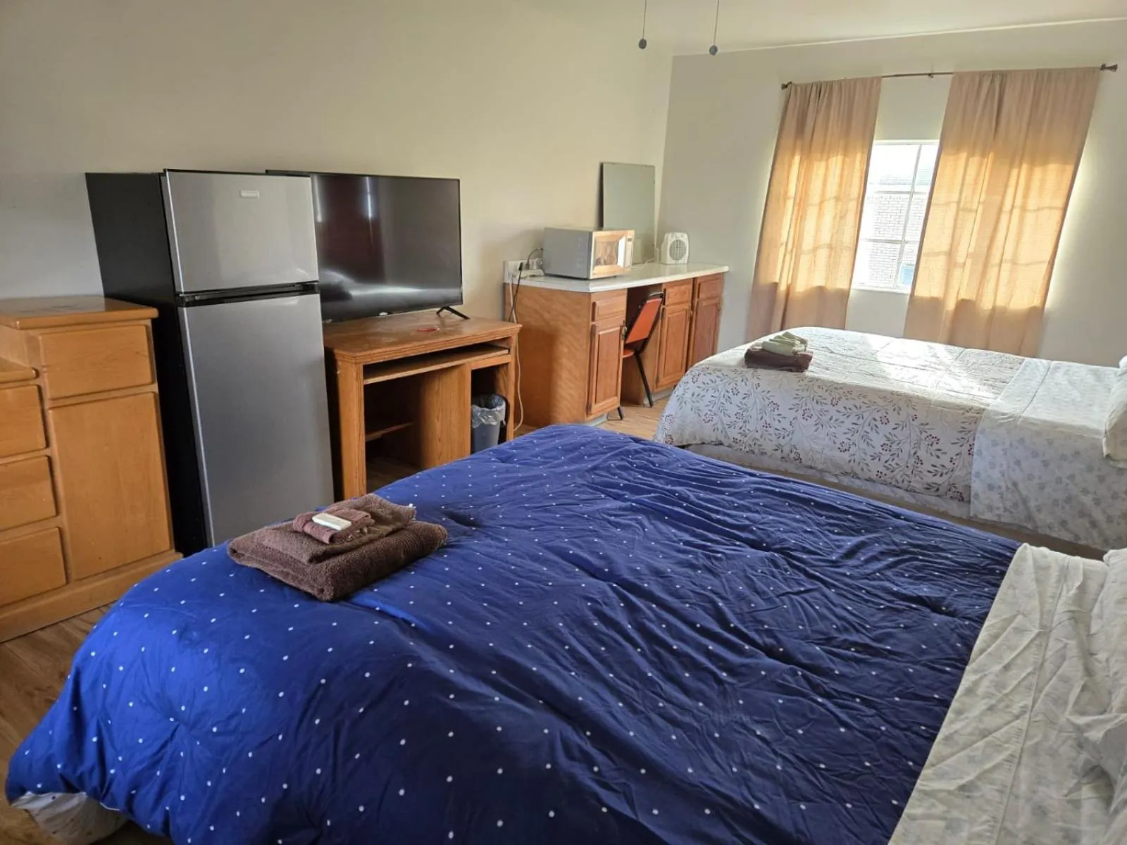 Bed in Mountaineer Motel