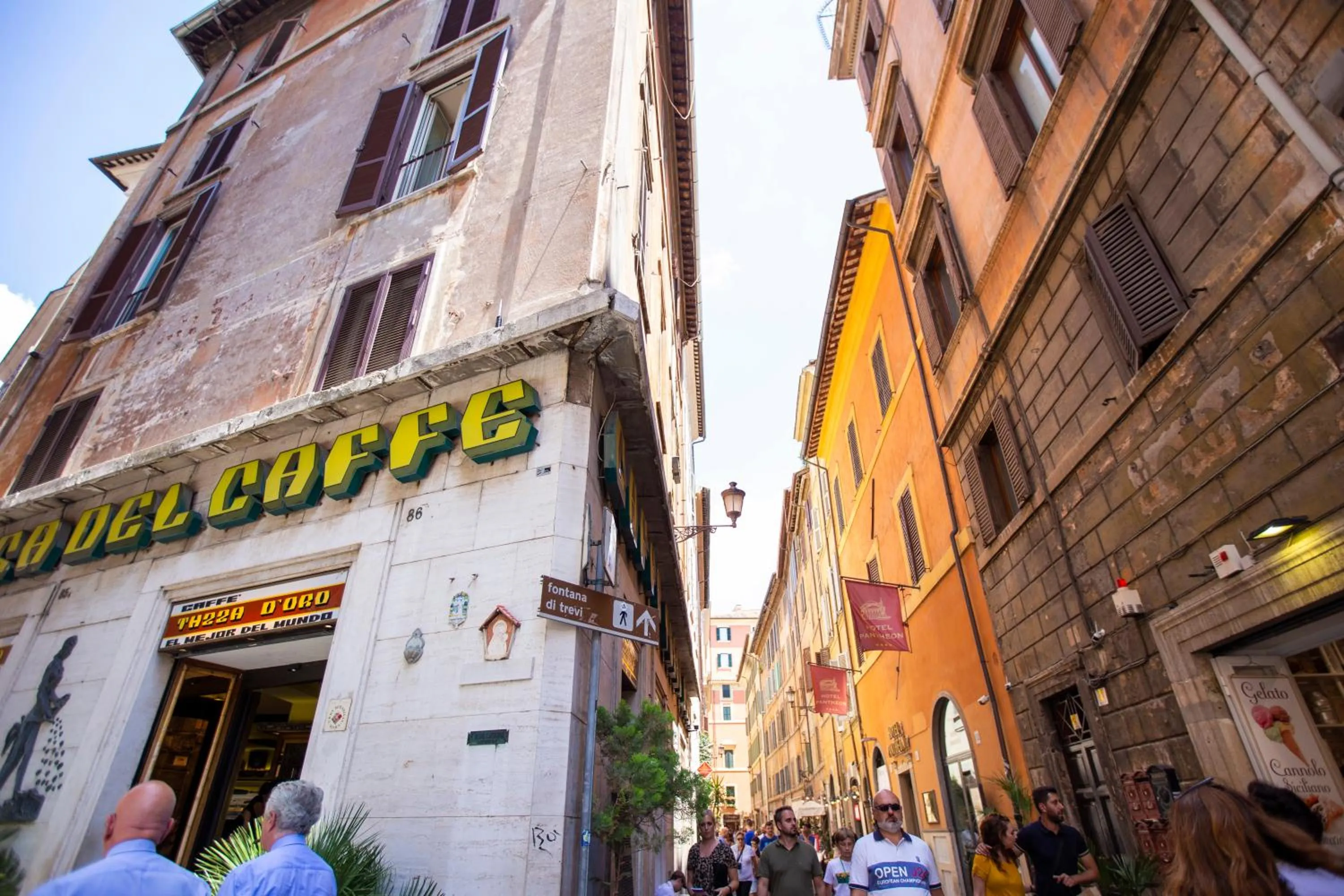 Street view in POP Art B&B