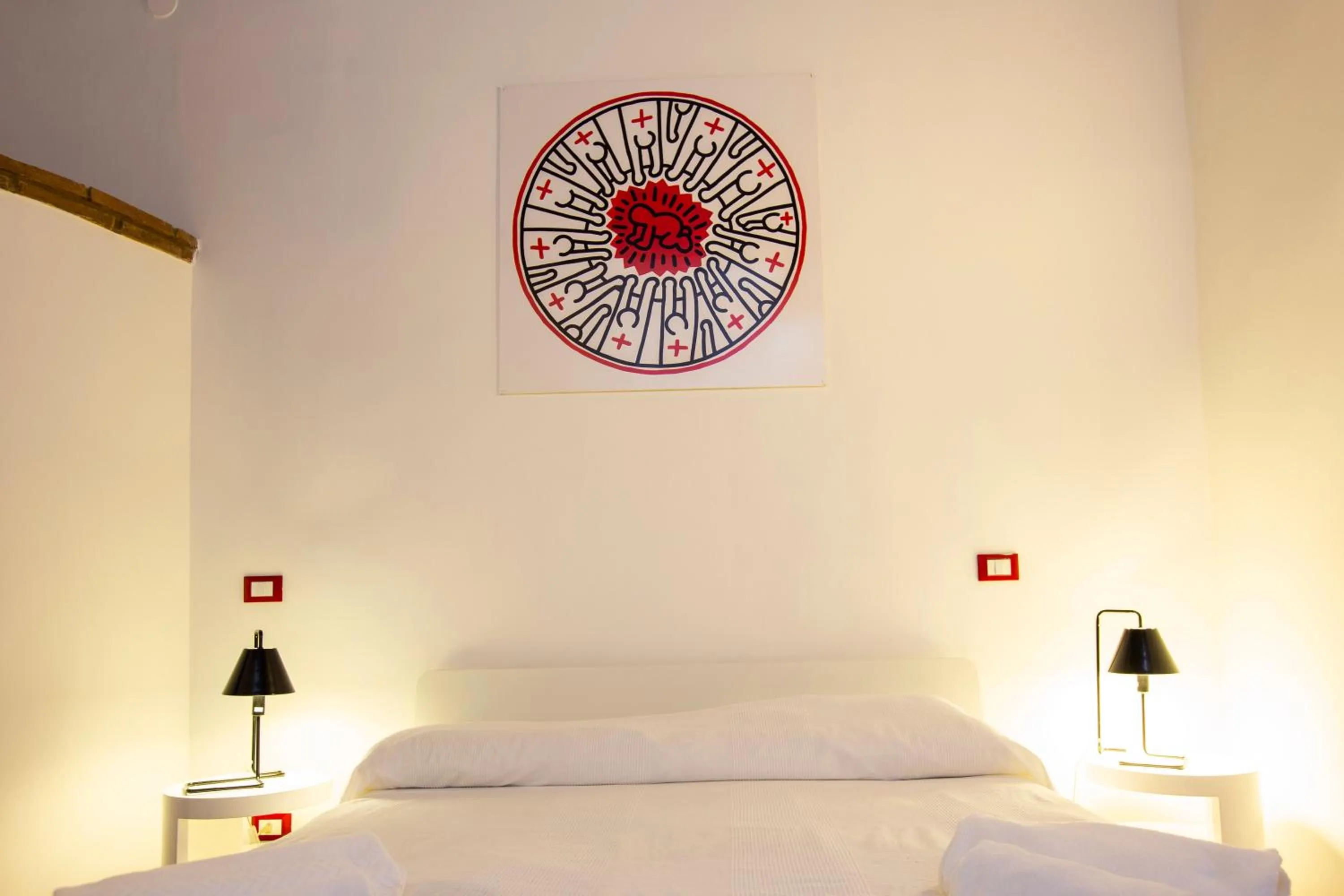 Photo of the whole room, Bed in POP Art B&B