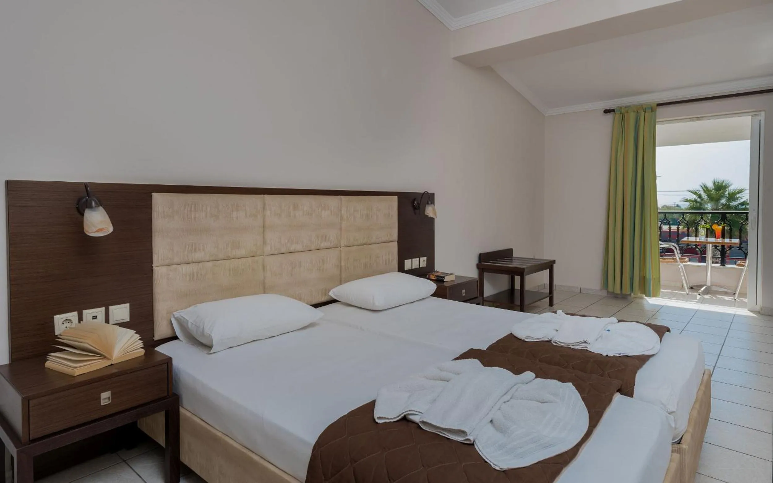 Bedroom, Bed in Hotel Cronulla