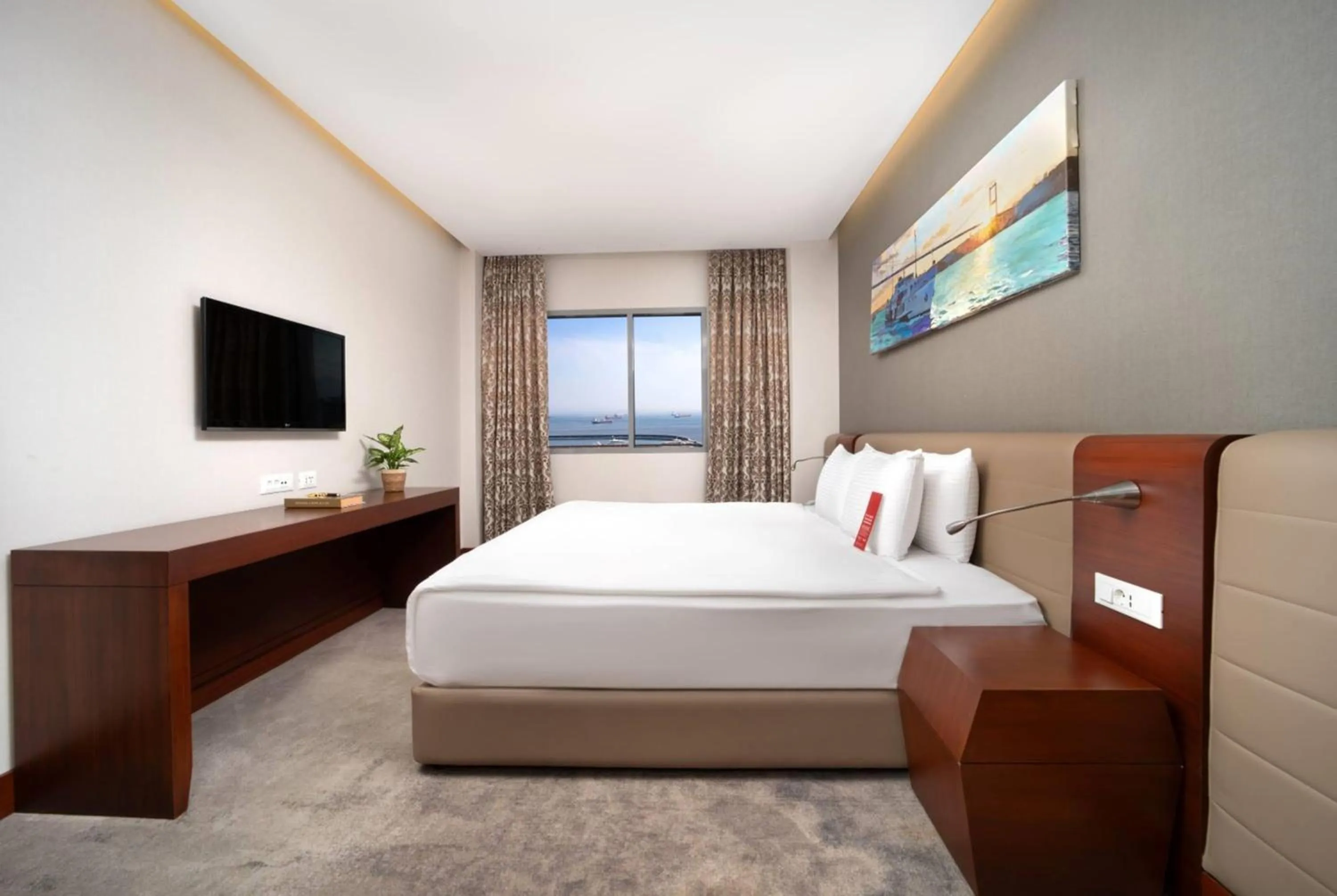Photo of the whole room, Bed in Ramada Plaza by Wyndham Istanbul Atakoy