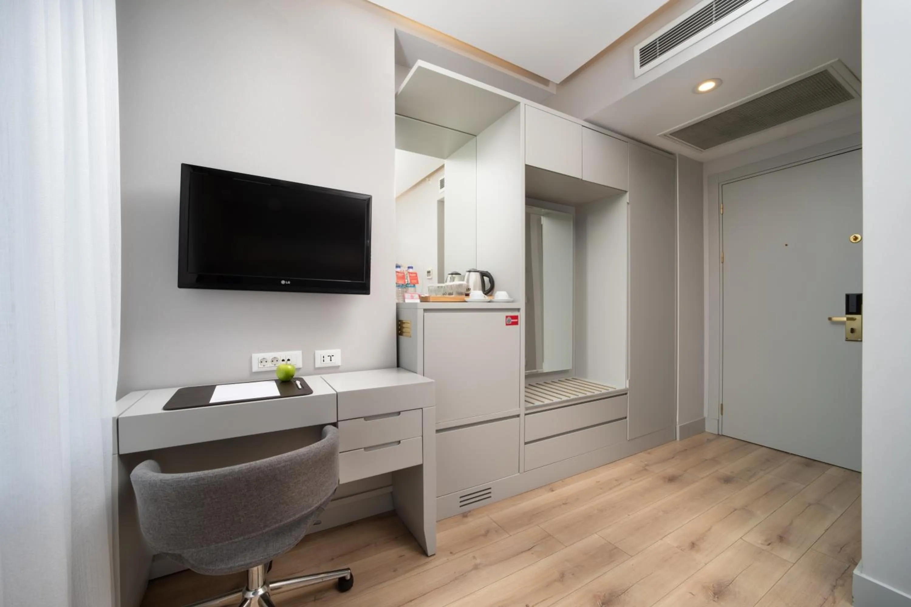 Photo of the whole room in Ramada Plaza by Wyndham Istanbul Atakoy