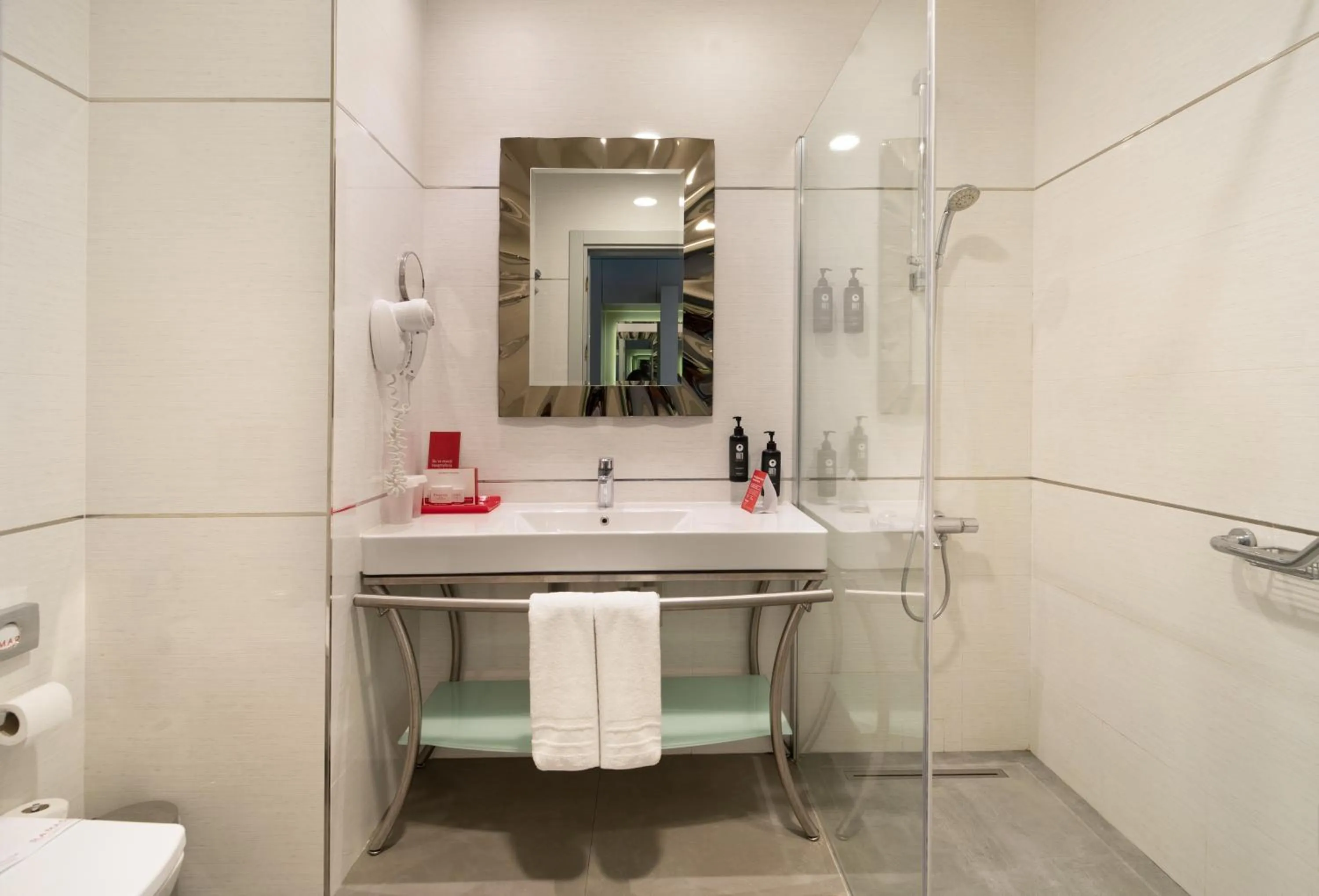 Bathroom in Ramada Plaza by Wyndham Istanbul Atakoy