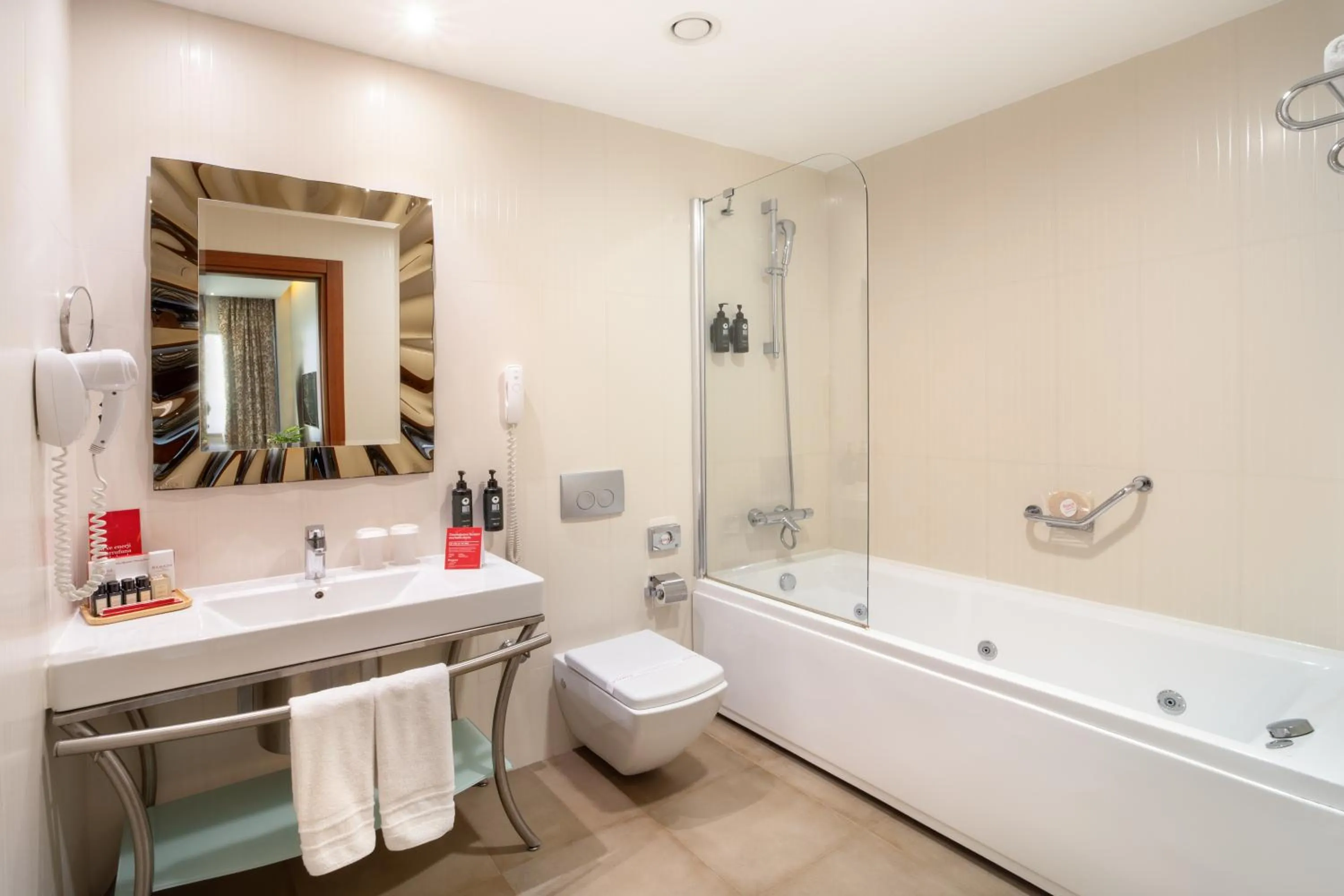 Shower in Ramada Plaza by Wyndham Istanbul Atakoy