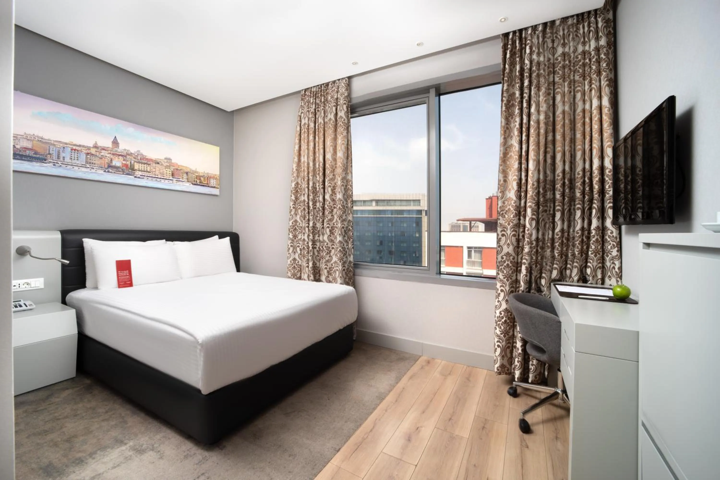 Photo of the whole room, Bed in Ramada Plaza by Wyndham Istanbul Atakoy