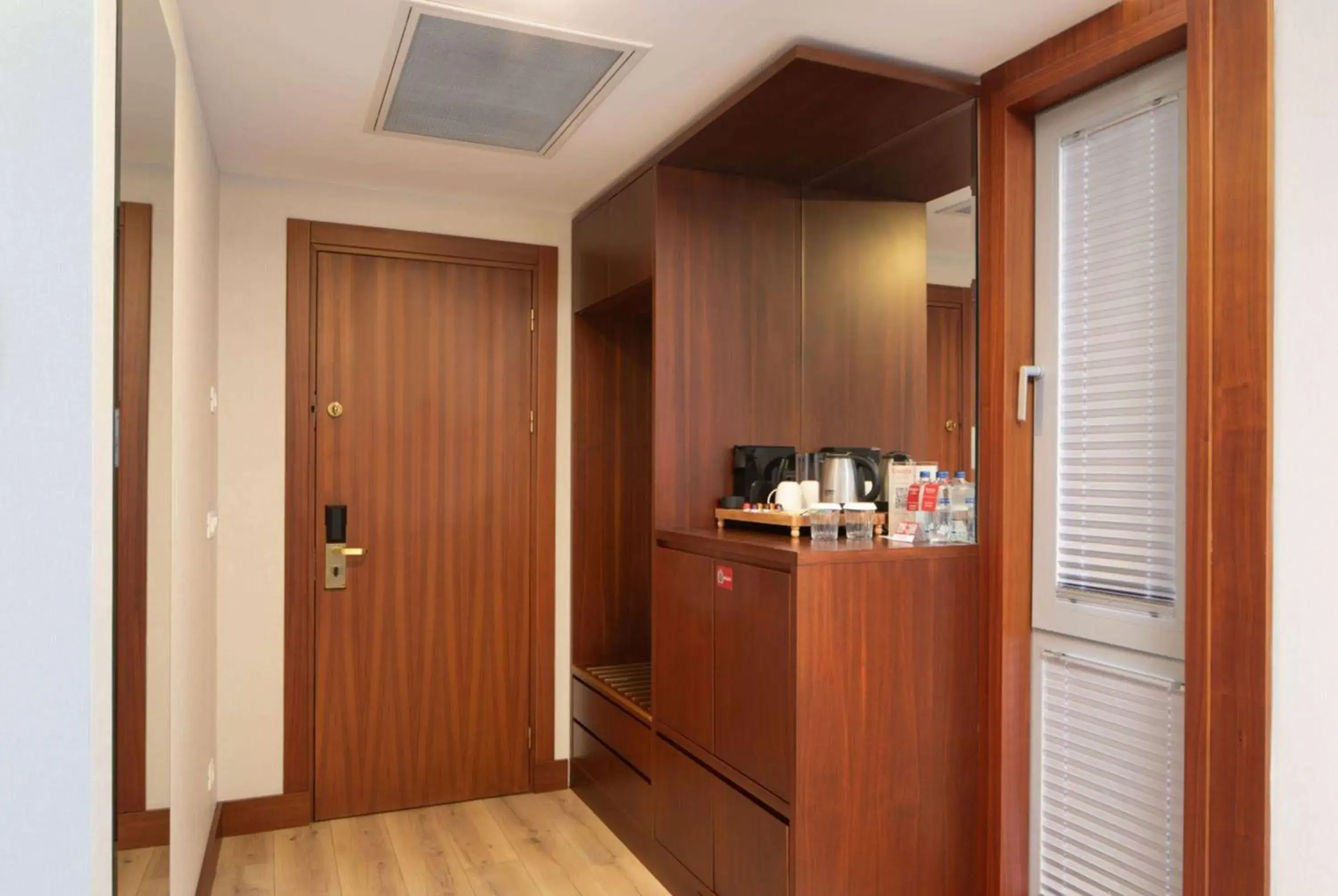 Photo of the whole room in Ramada Plaza by Wyndham Istanbul Atakoy Photo of the whole room in Ramada Plaza by Wyndham Istanbul Atakoy