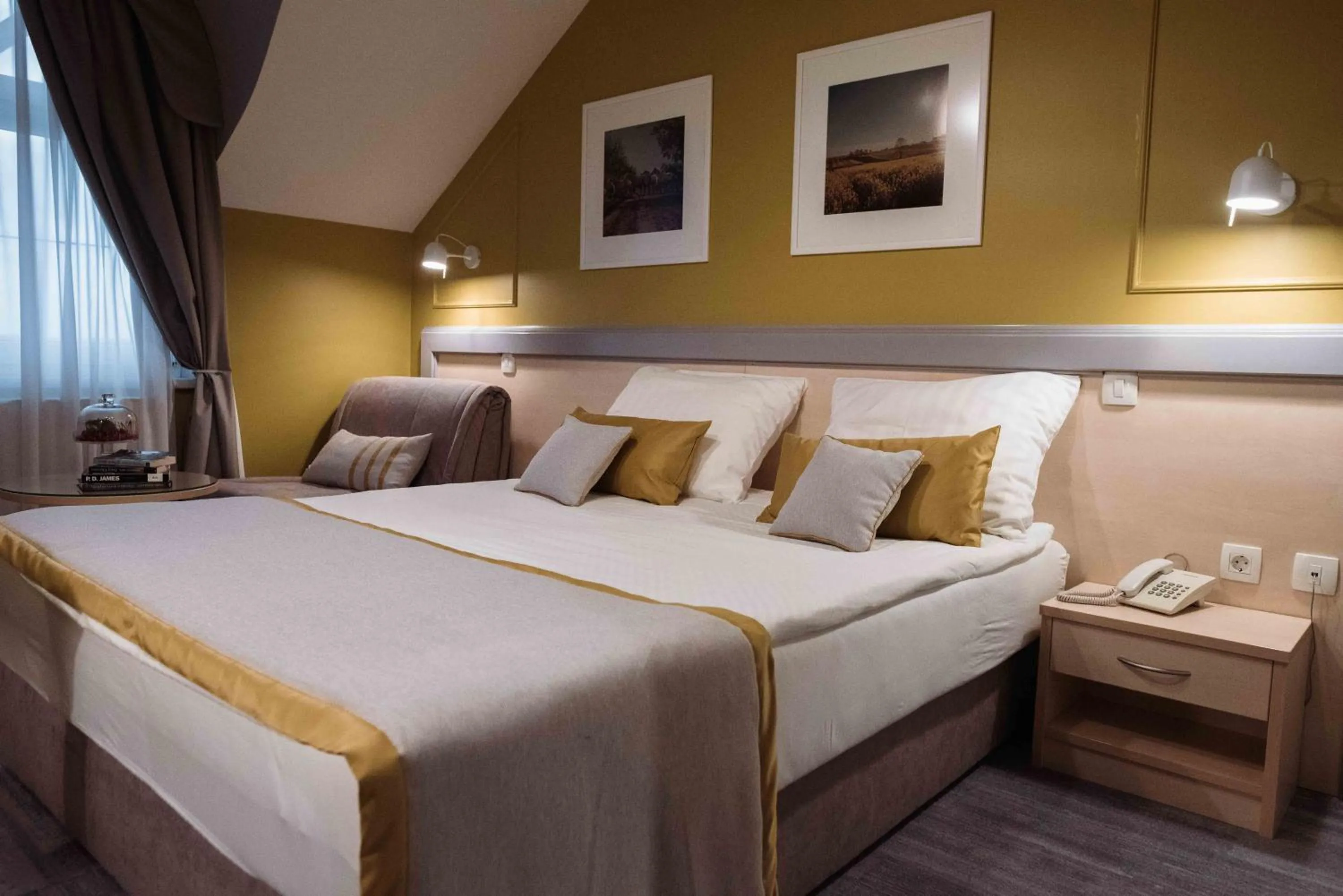 Bed in Hotel Đakovo