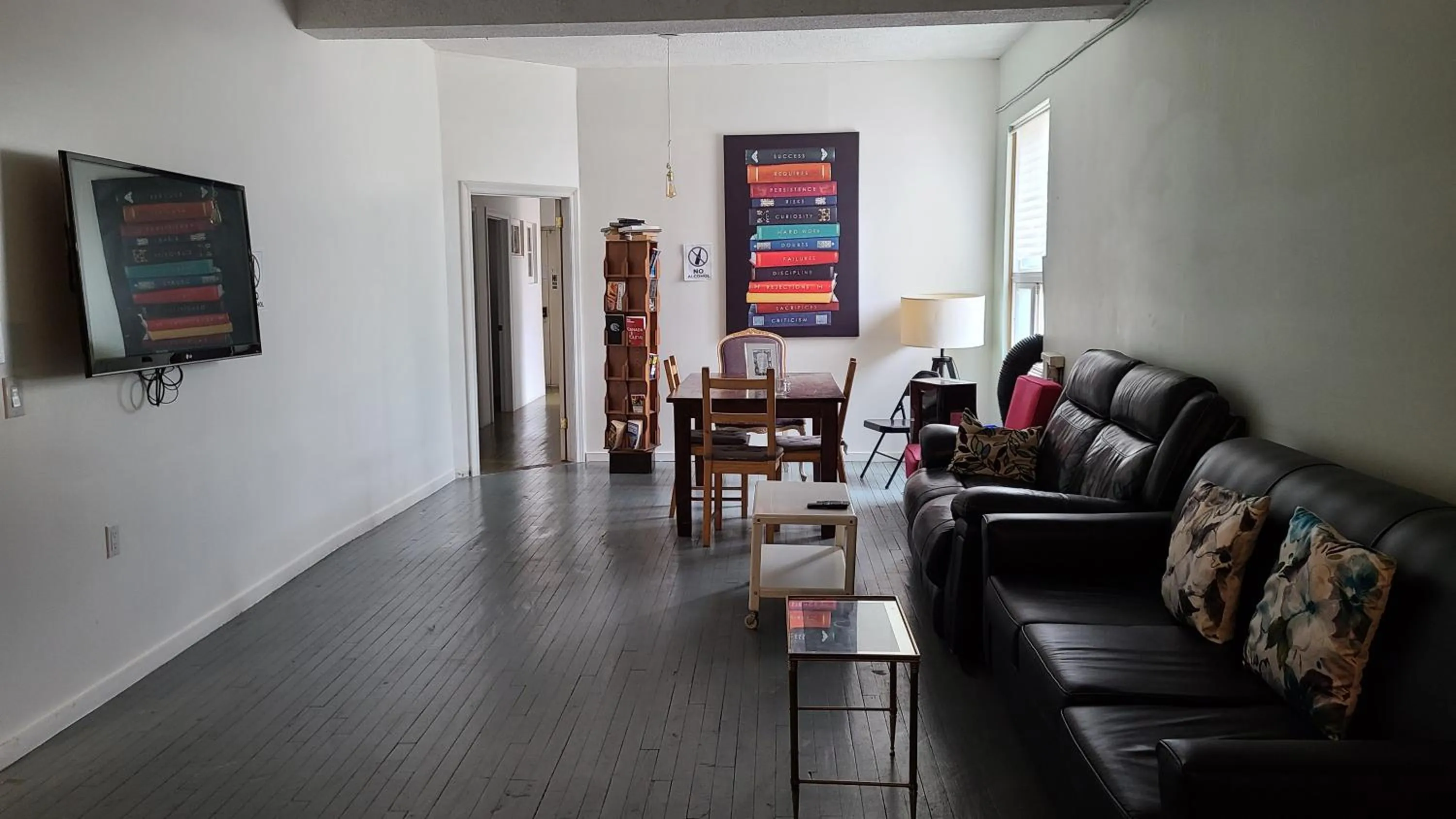 Communal lounge/ TV room in The Parkdale Hostellerie