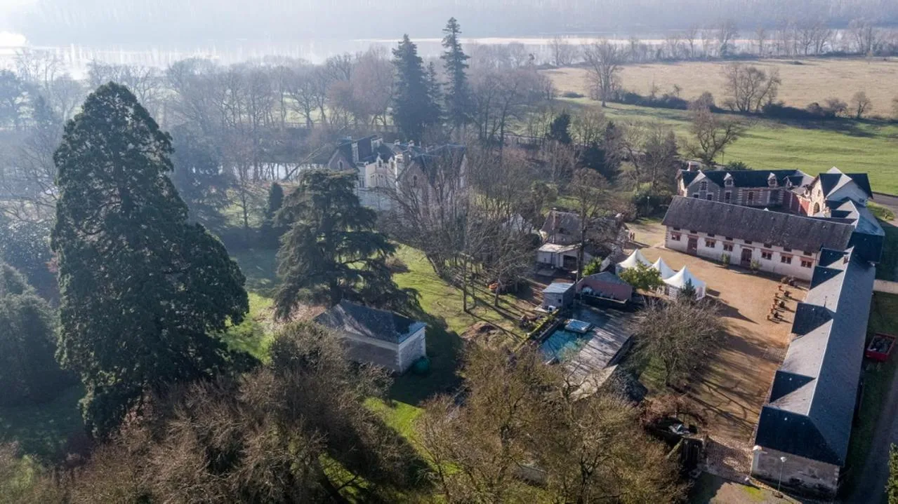 Property building in Château de Belle Poule