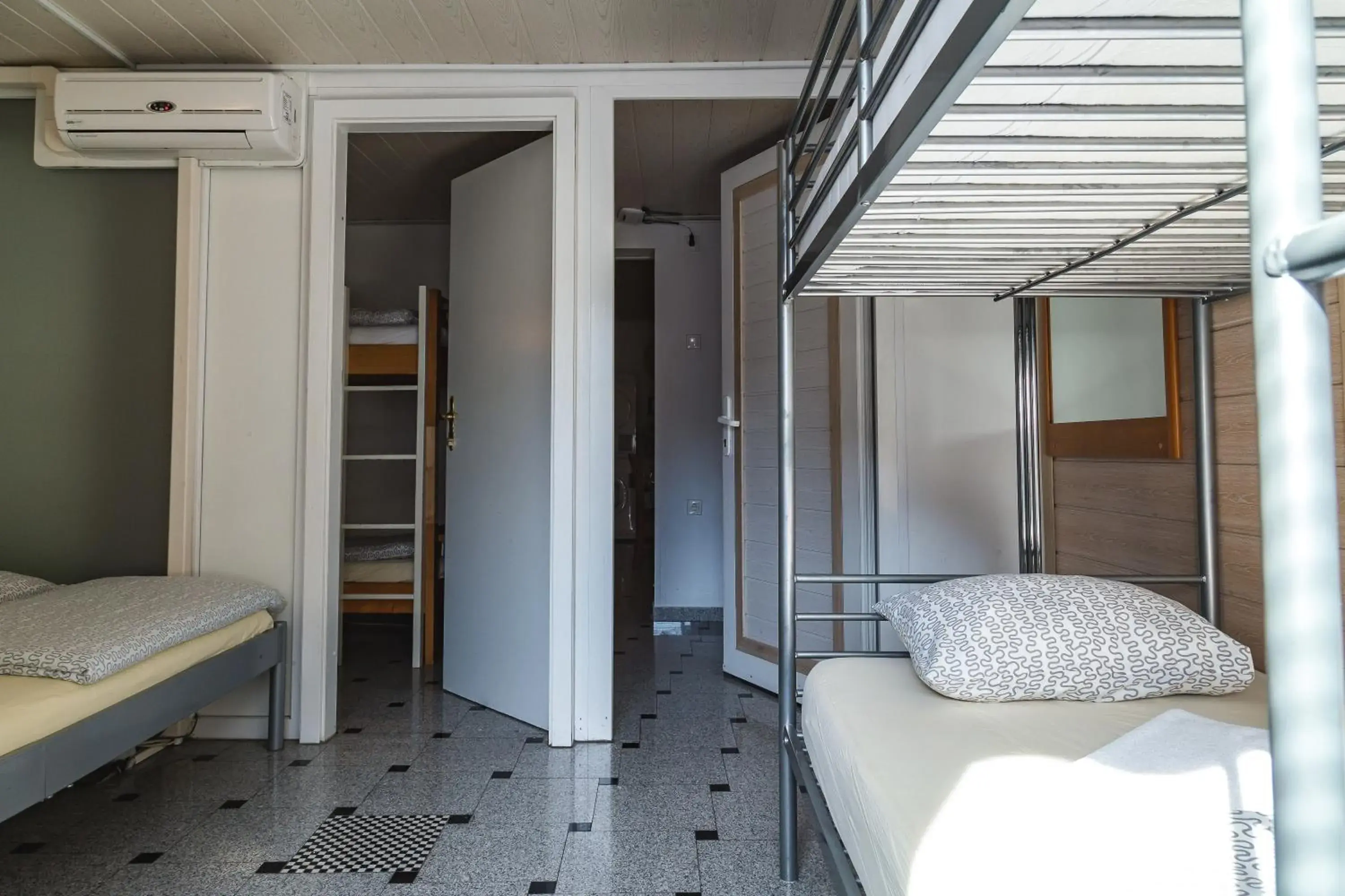 Property building, Bed in Hostel 24 Property building, Bed in Hostel 24