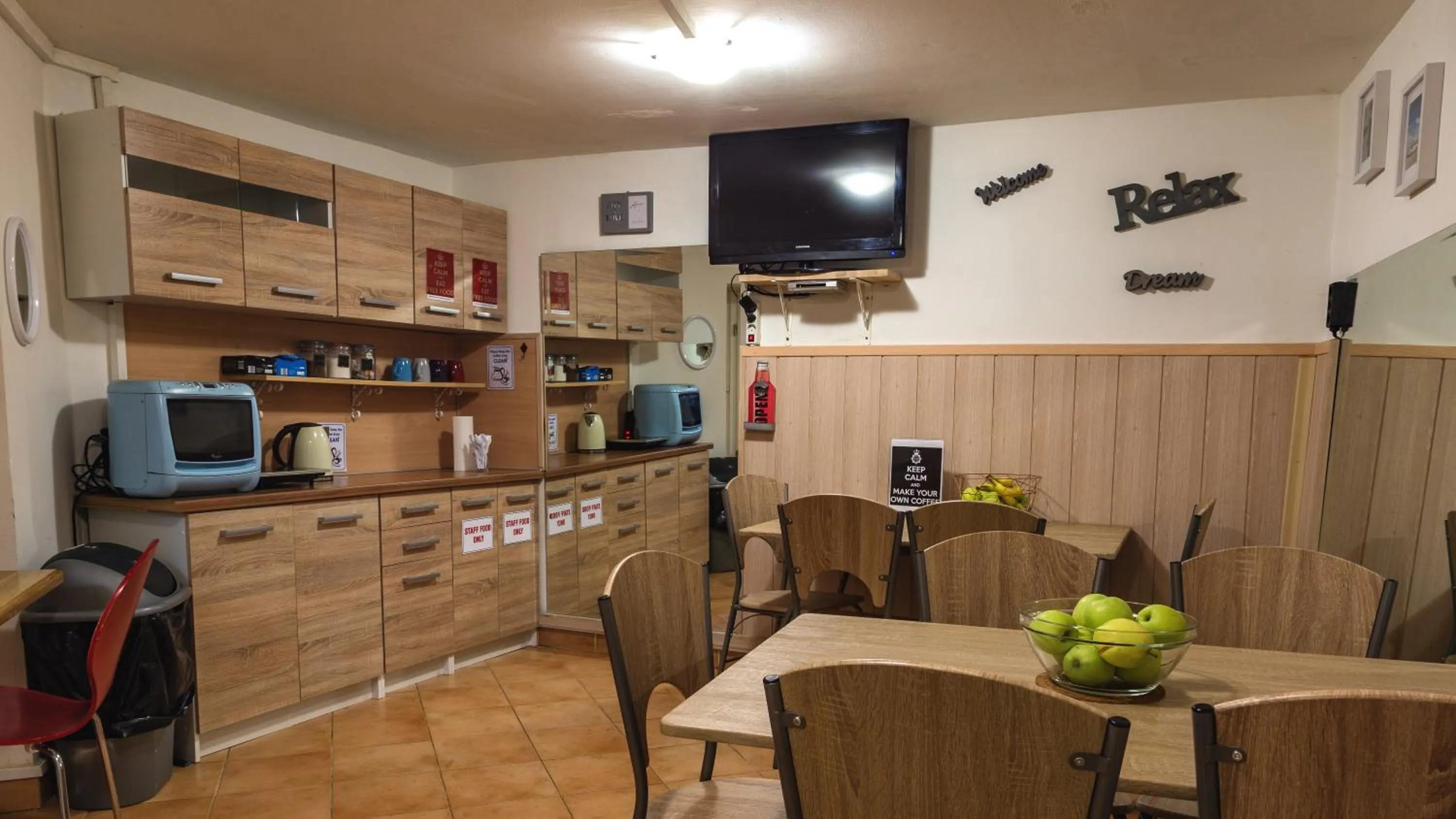 Communal lounge/ TV room in Hostel 24