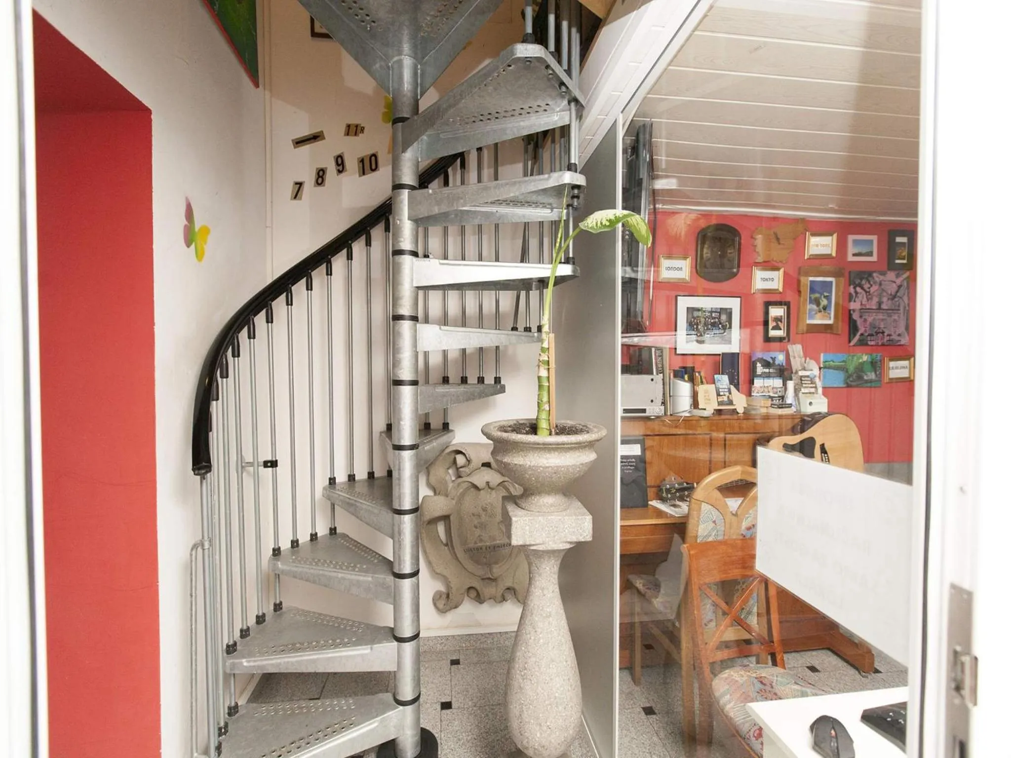 Communal lounge/ TV room in Hostel 24