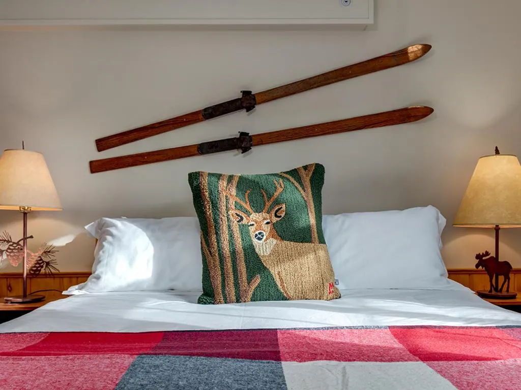 Bed in Courthouse Inn Revelstoke