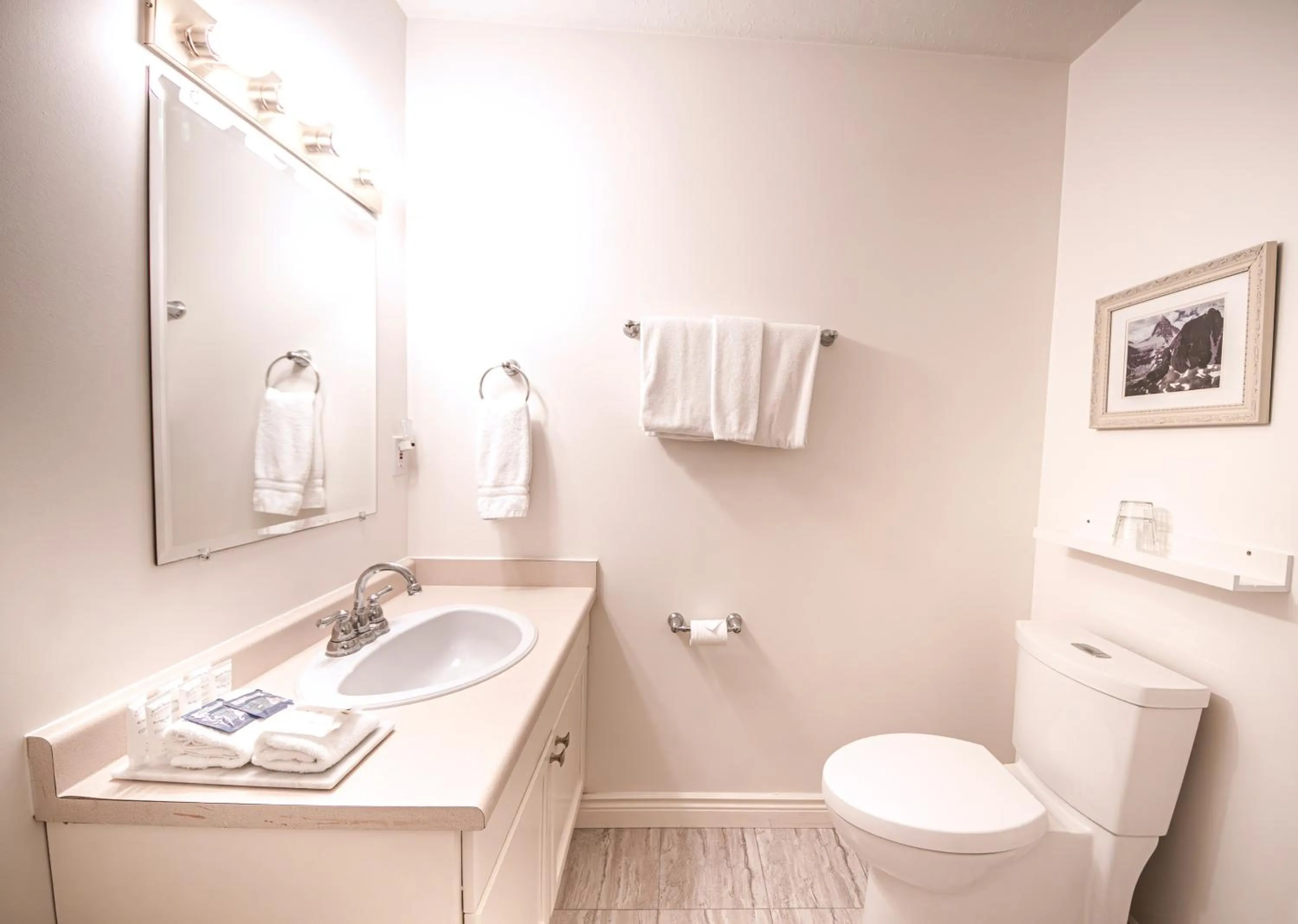 Bathroom in Courthouse Inn Revelstoke