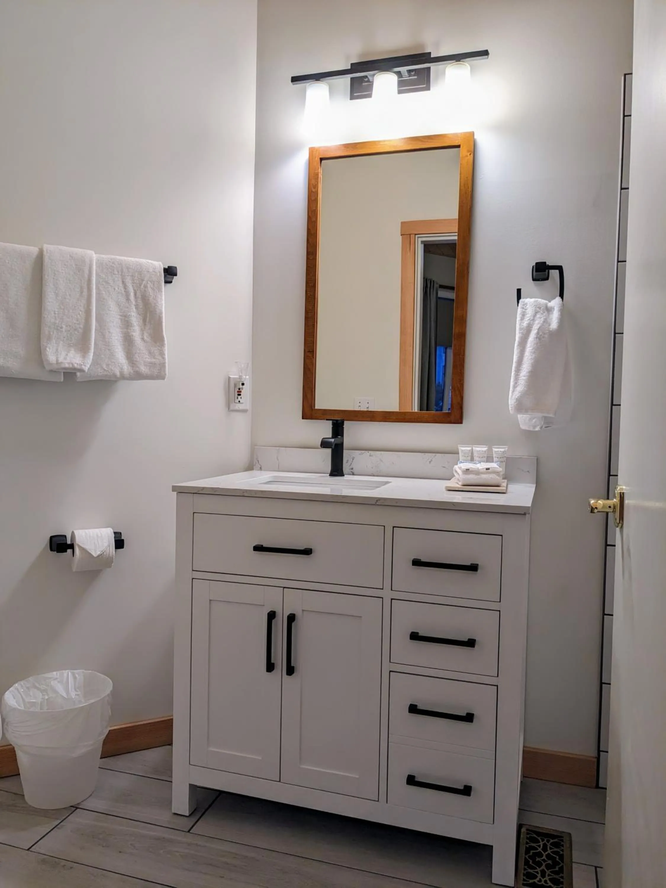 Toilet in Courthouse Inn Revelstoke