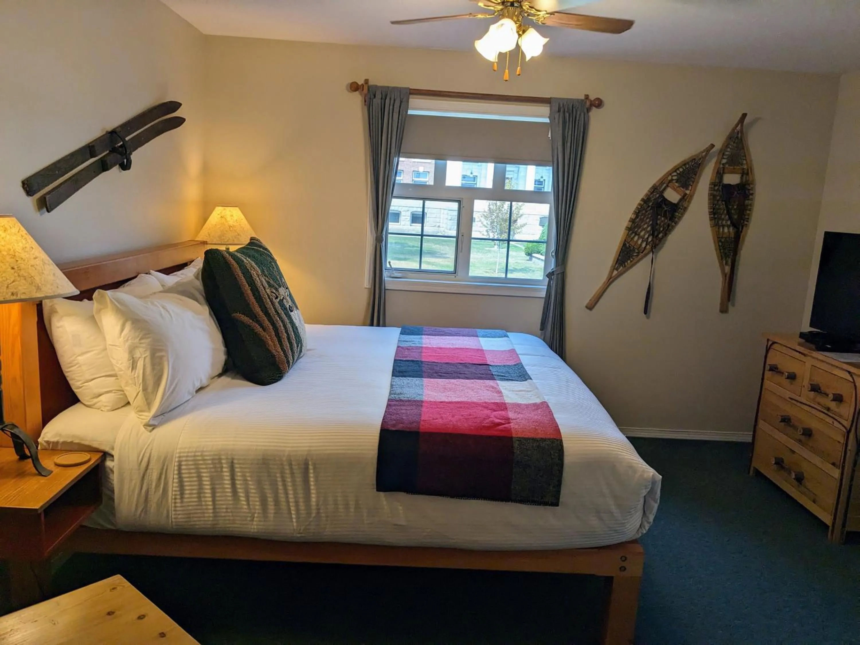 Bed in Courthouse Inn Revelstoke