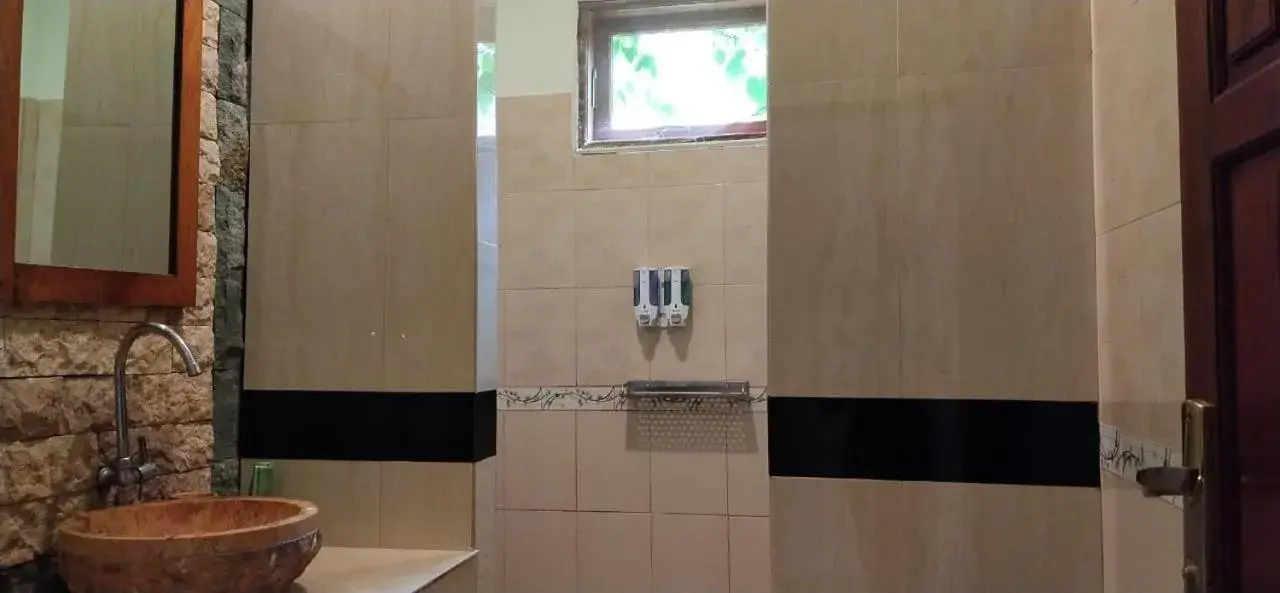 Deluxe Double or Twin Room with Garden View in Toba Village Inn Deluxe Double or Twin Room with Garden View in Toba Village Inn