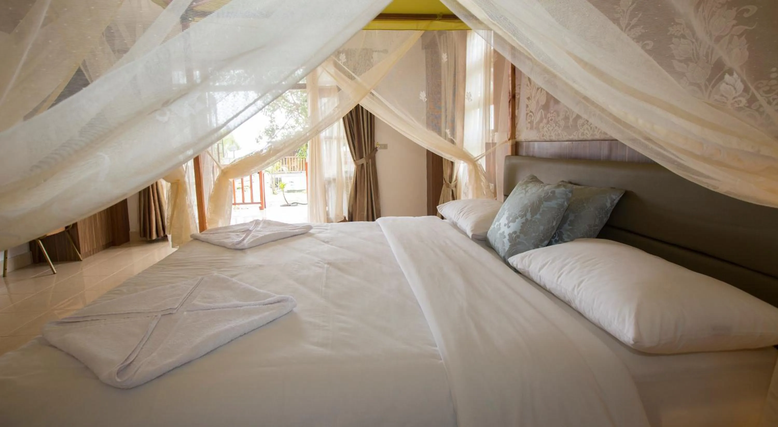 Bed in Toba Village Inn