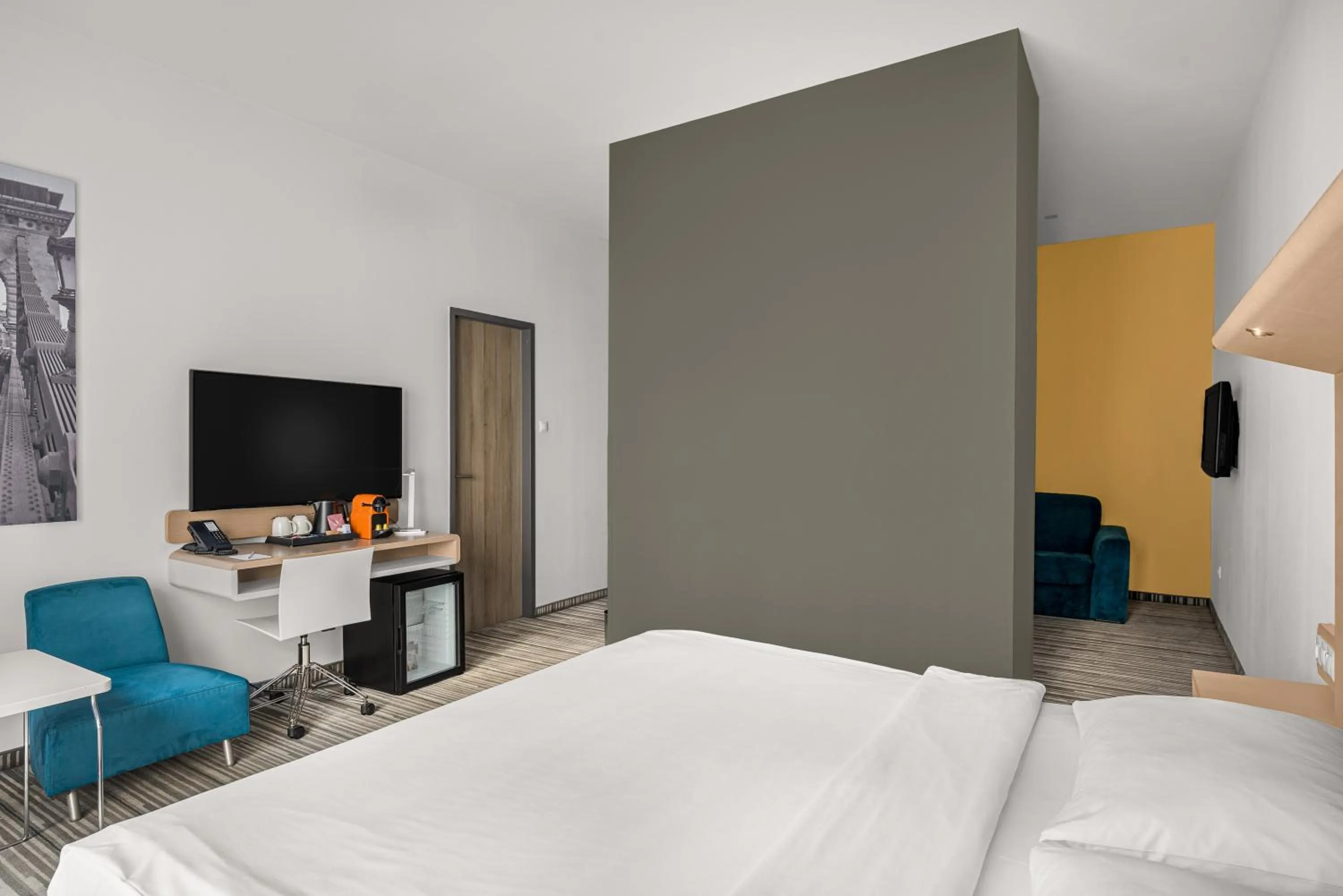 TV and multimedia, Bed in Park Inn By Radisson Budapest