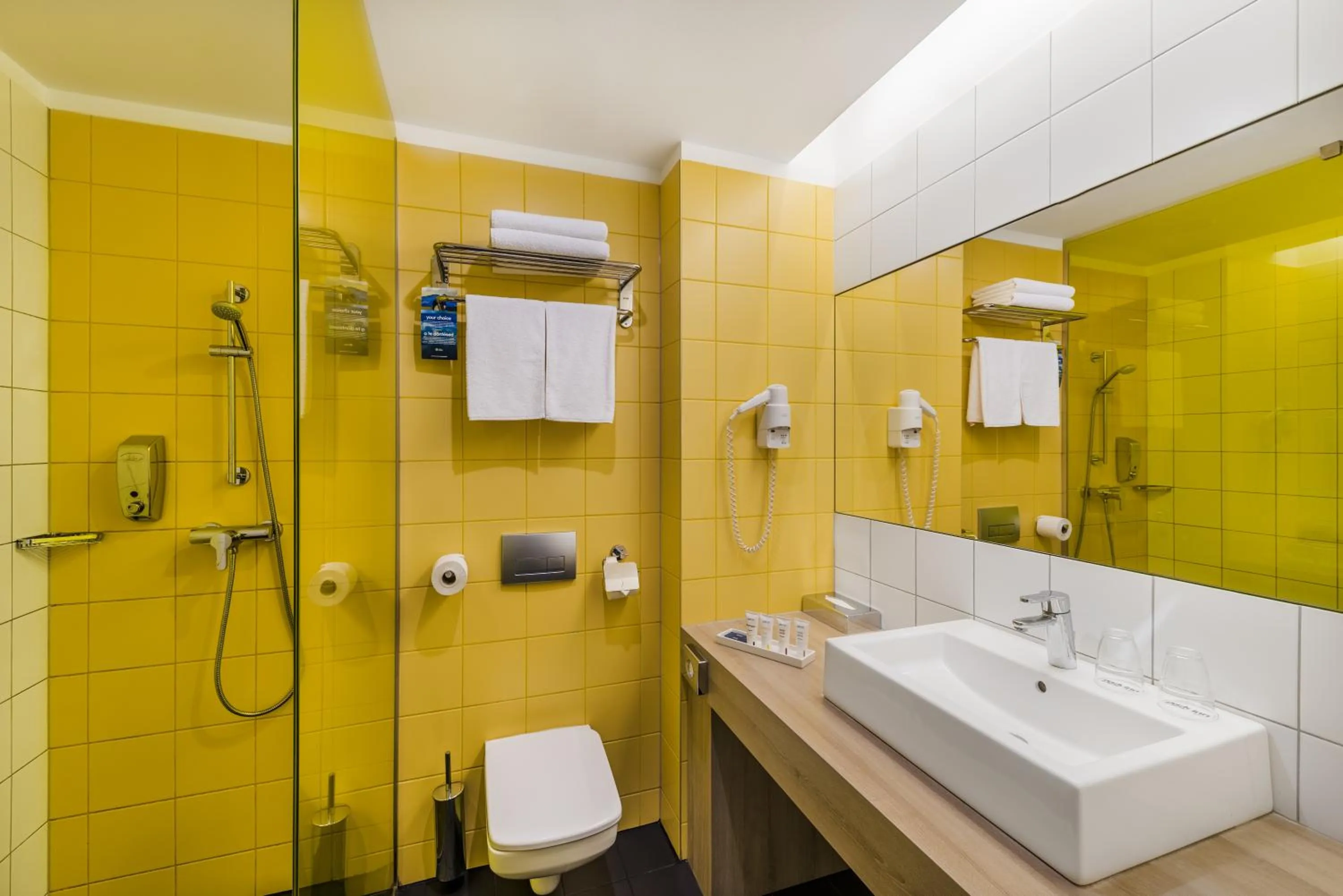 Shower in Park Inn By Radisson Budapest