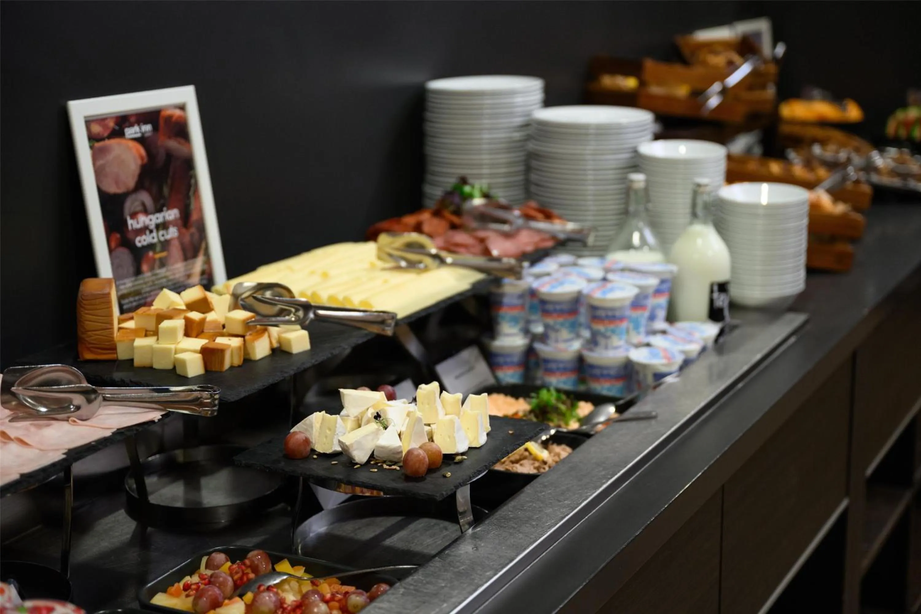 Restaurant/places to eat in Park Inn By Radisson Budapest