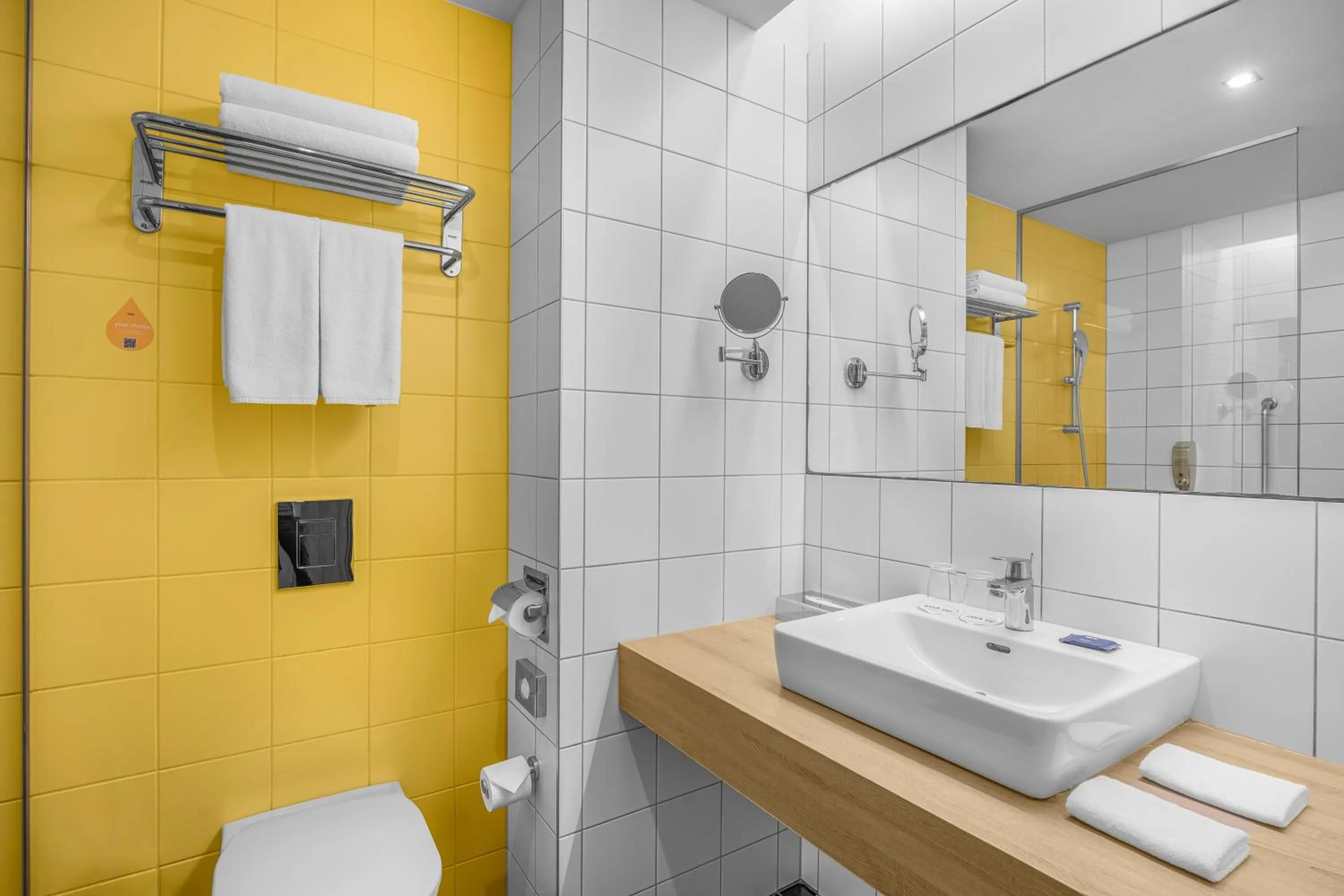 Shower in Park Inn By Radisson Budapest