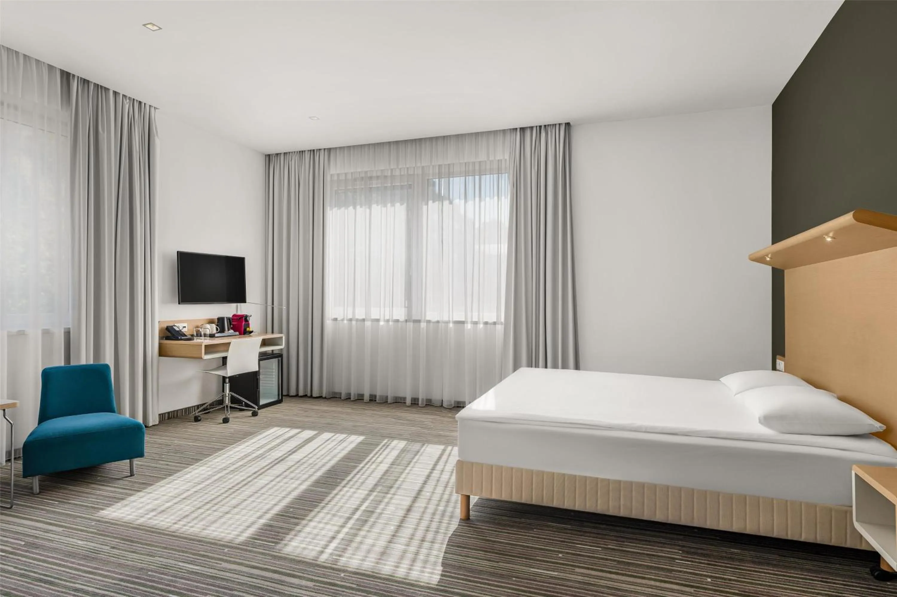 Photo of the whole room, Bed in Park Inn By Radisson Budapest