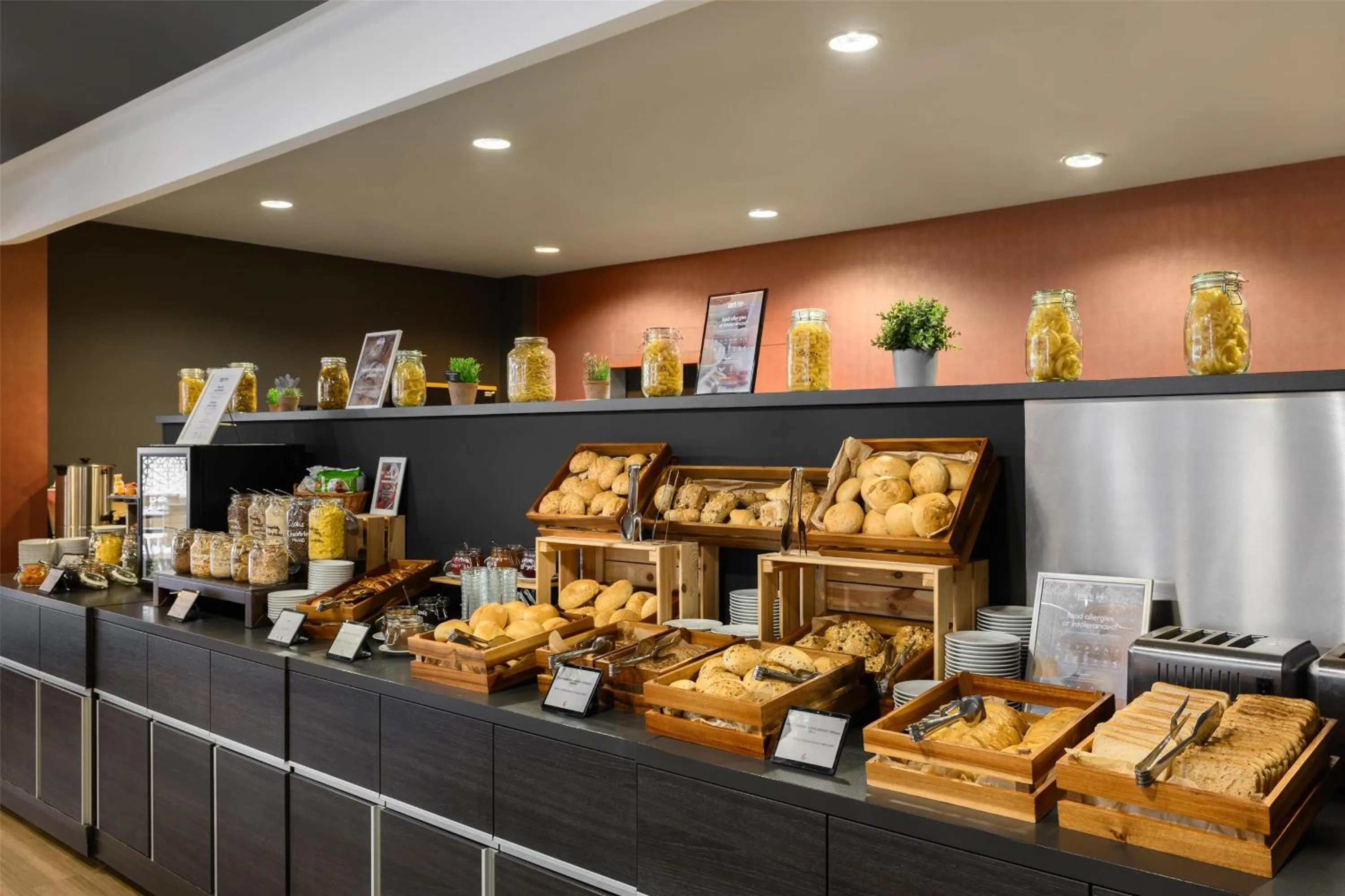 Restaurant/places to eat in Park Inn By Radisson Budapest