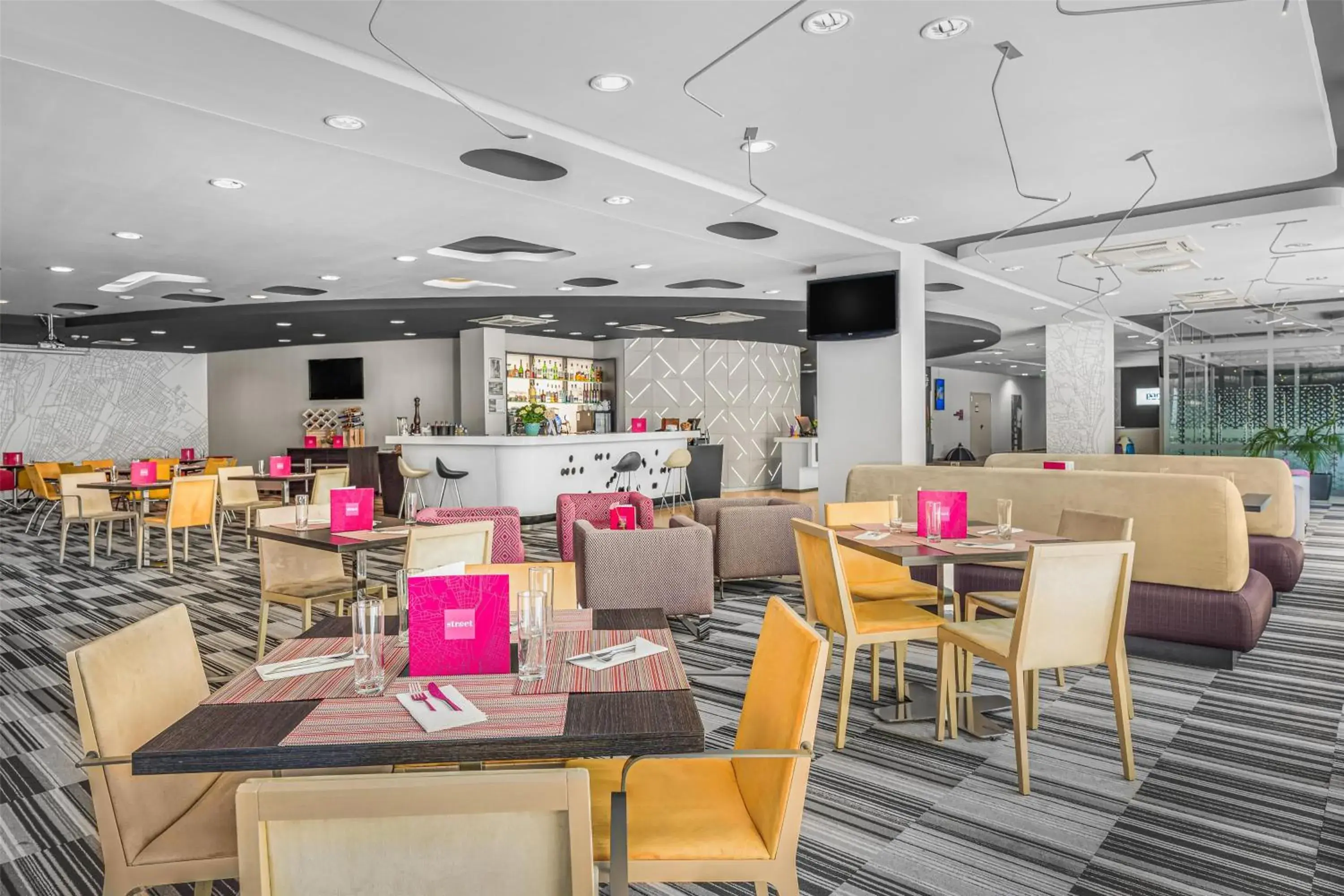 Restaurant/places to eat in Park Inn By Radisson Budapest Restaurant/places to eat in Park Inn By Radisson Budapest