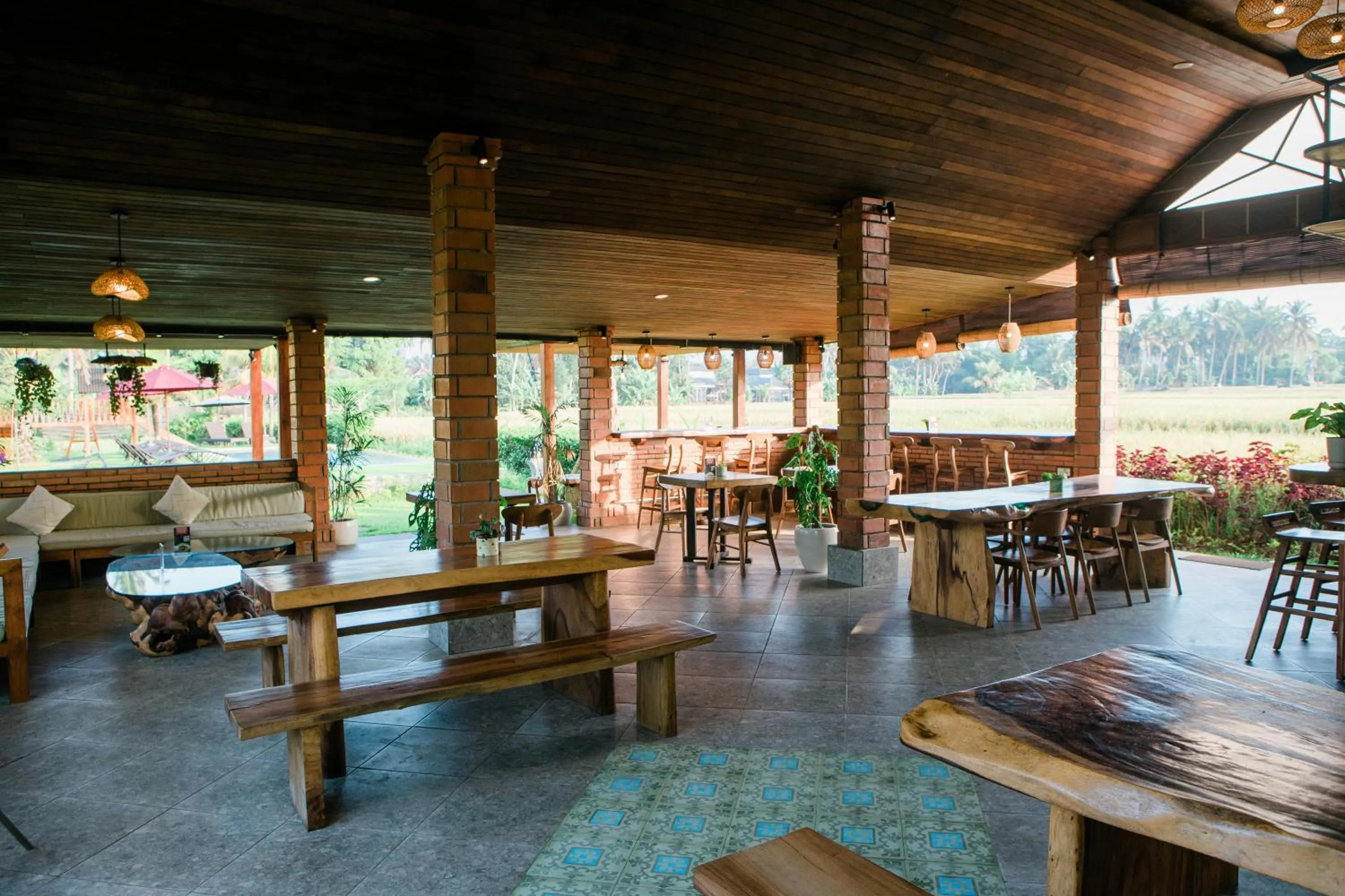 Restaurant/places to eat in Adil Villa & Resort