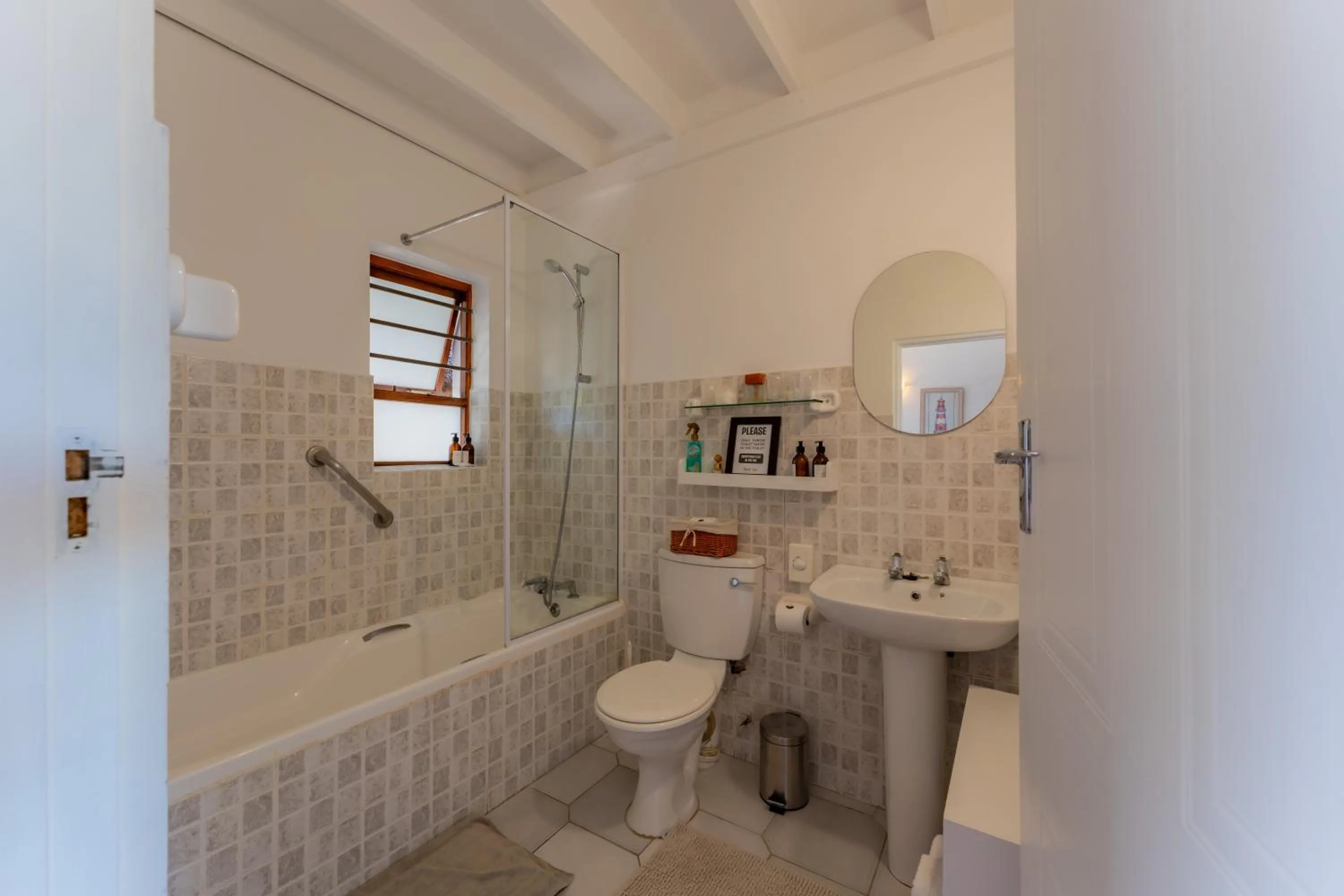 Bathroom in Cycads on Sea Guest House
