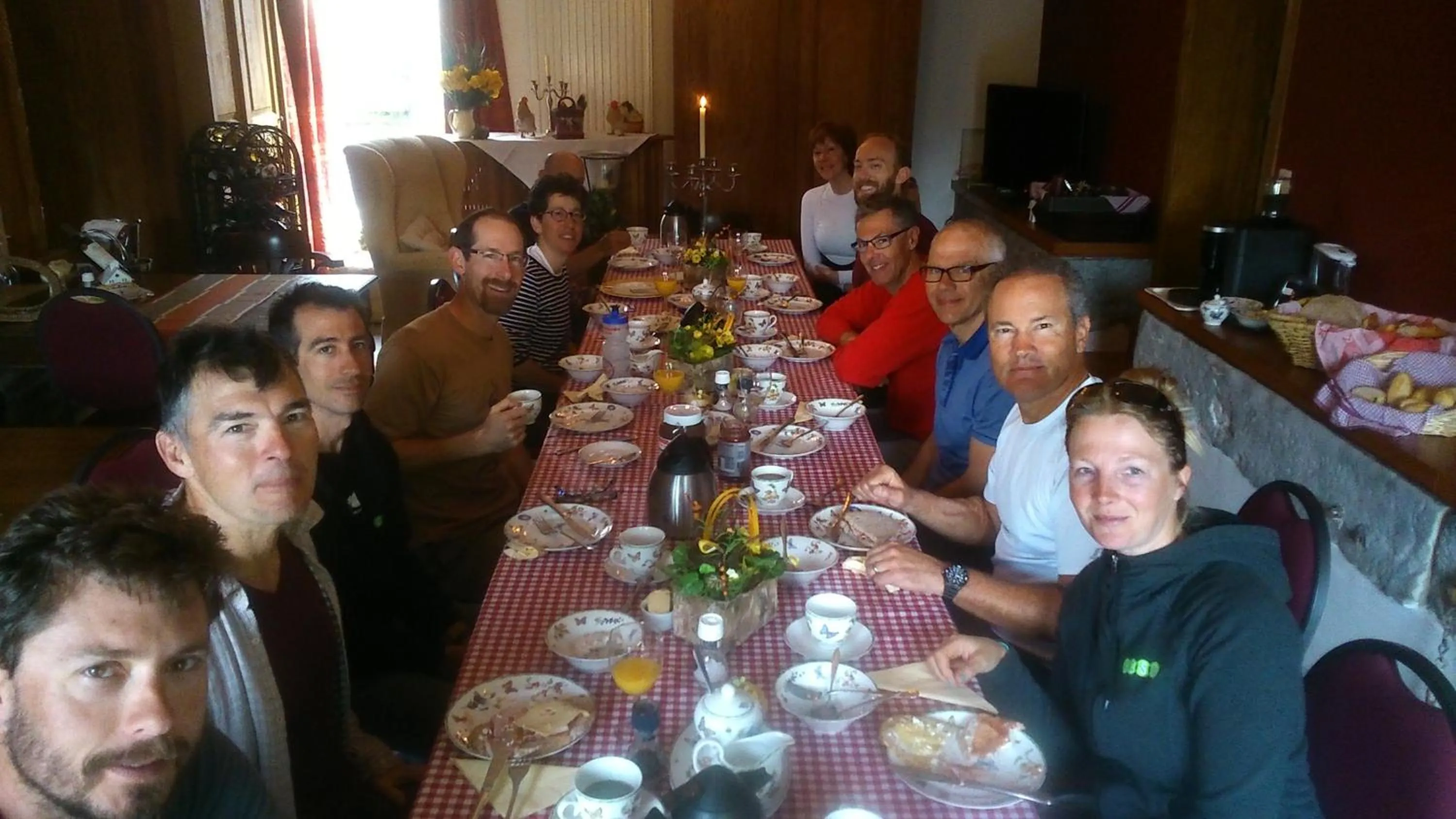 Dining area in B&B Au Coeur de Villers