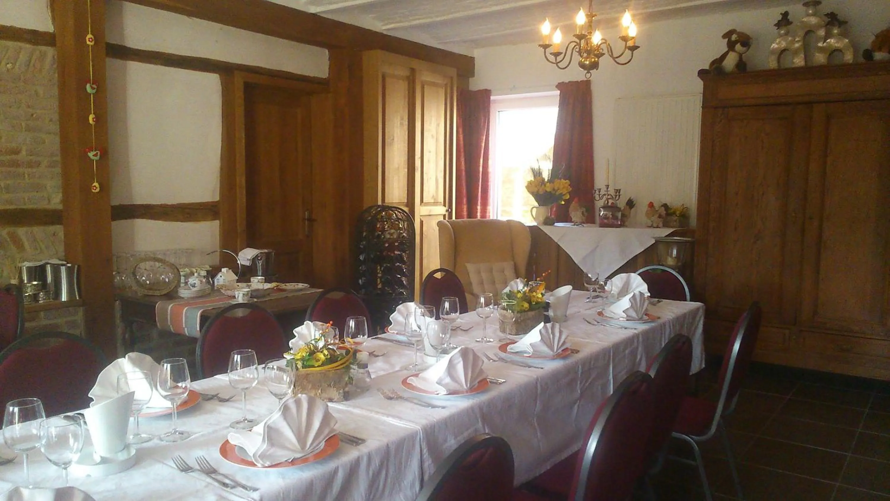 Dining area in B&B Au Coeur de Villers