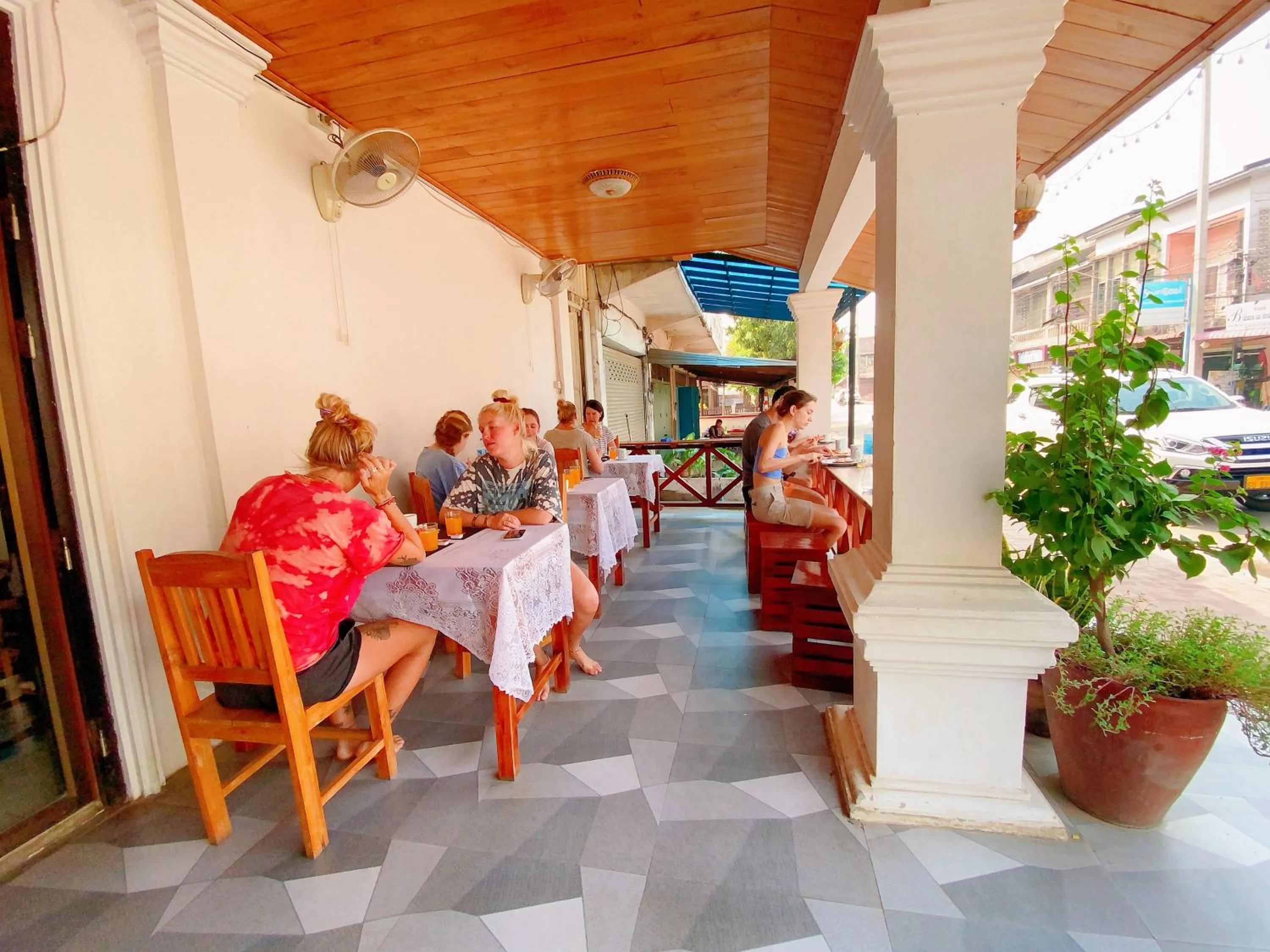 Restaurant/places to eat in Elephant Boutique Hotel