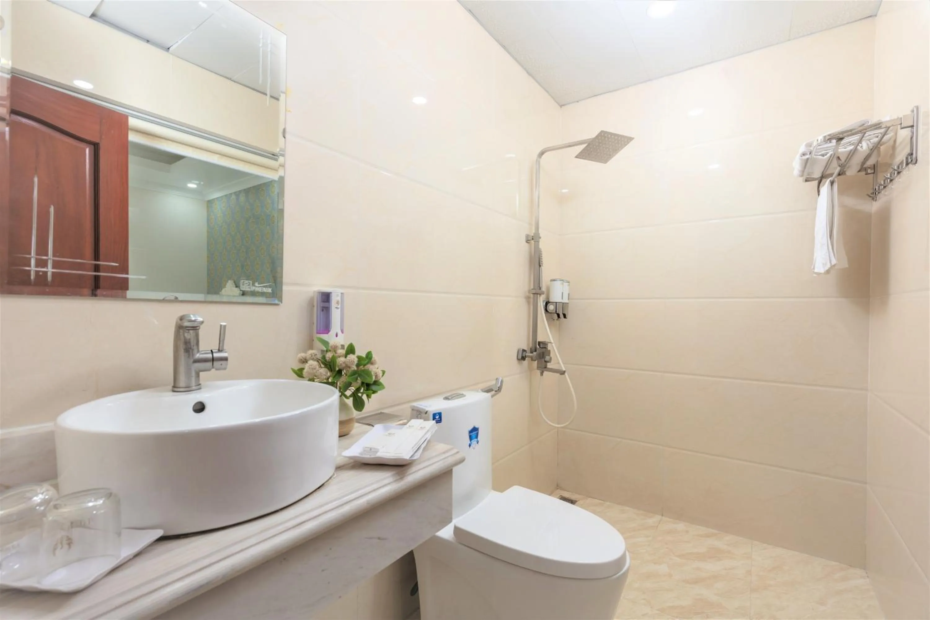 Shower in Phoenix Hotel Ha Long