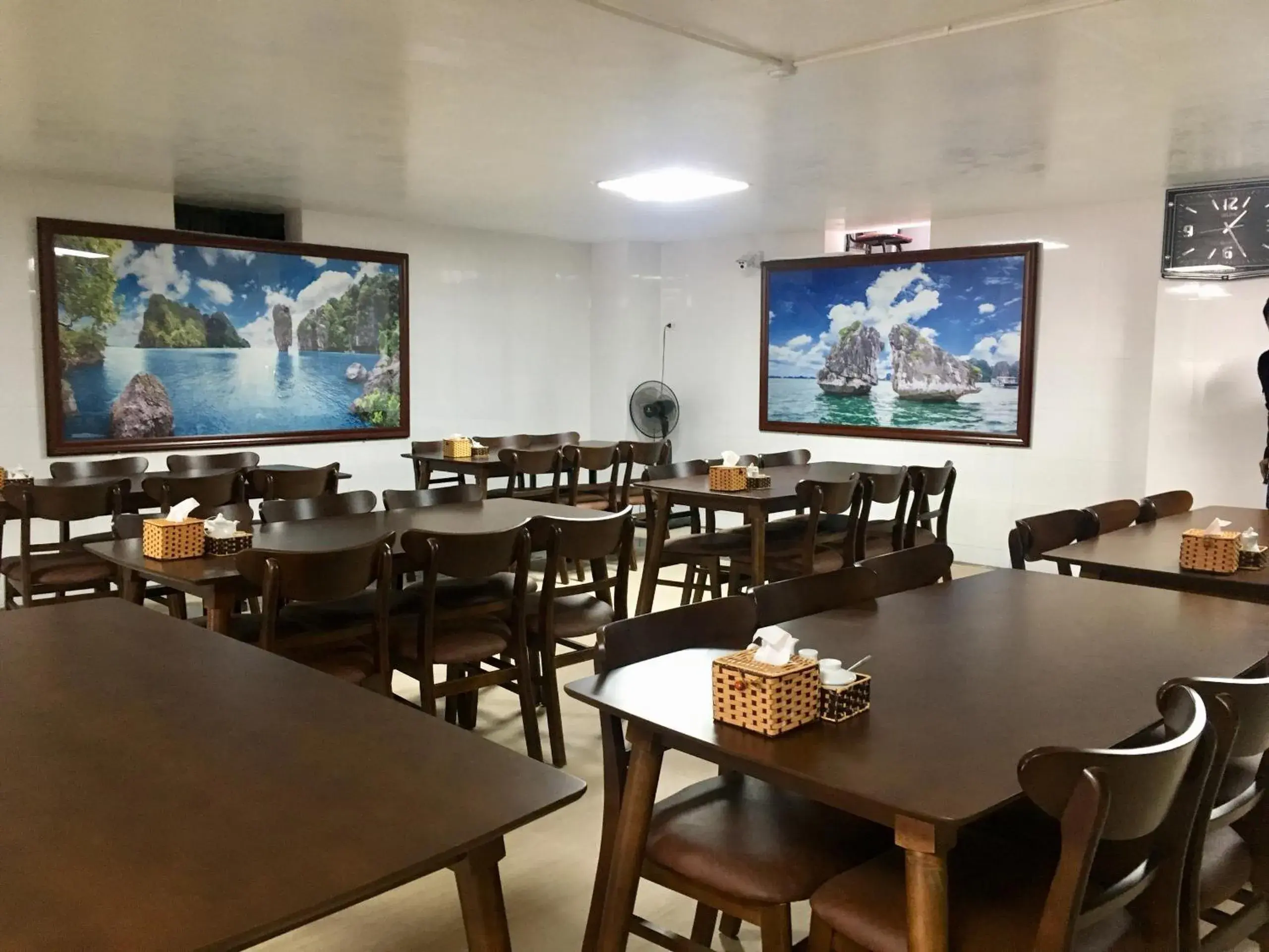 Restaurant/places to eat in Phoenix Hotel Ha Long Restaurant/places to eat in Phoenix Hotel Ha Long