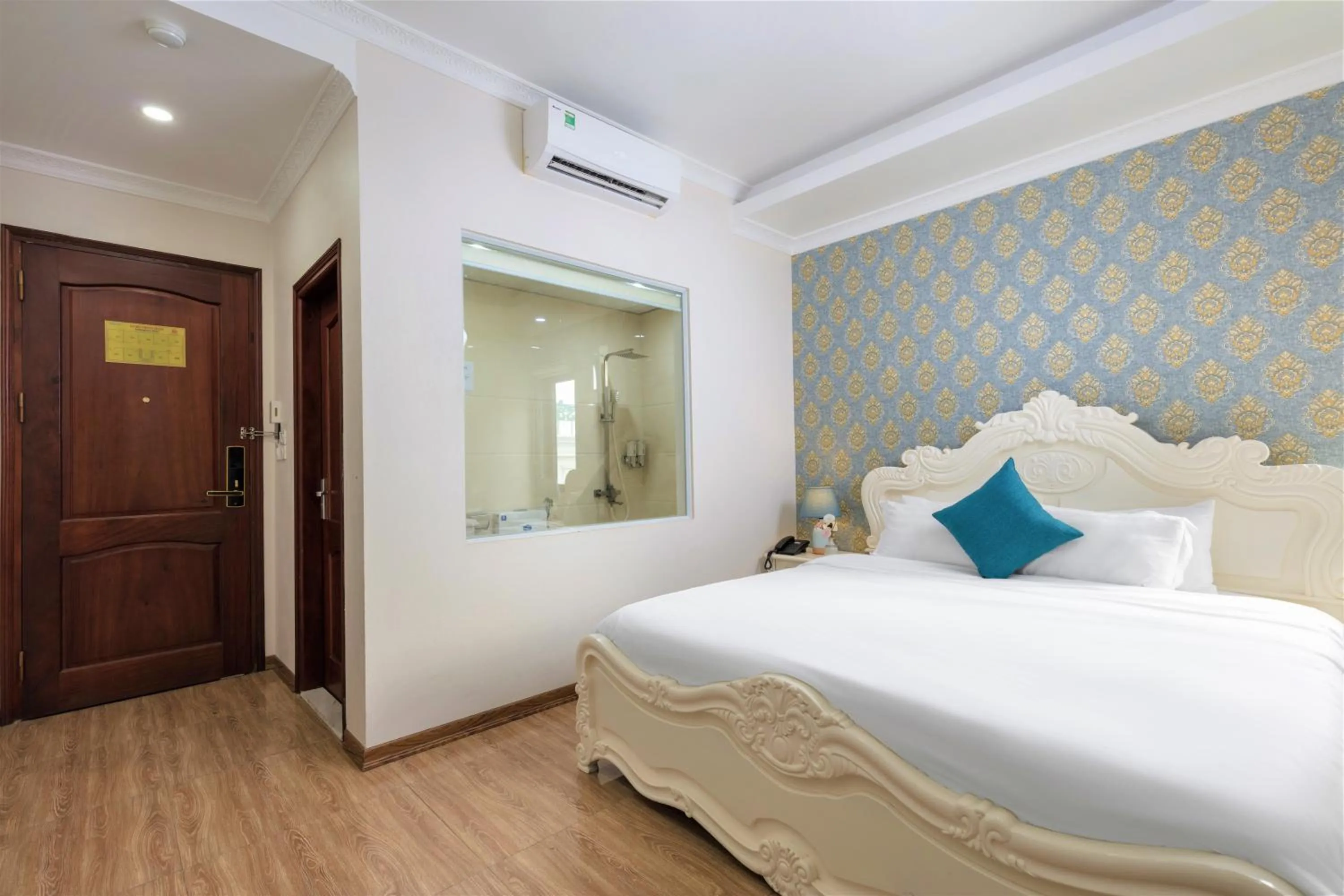 Bed in Phoenix Hotel Ha Long